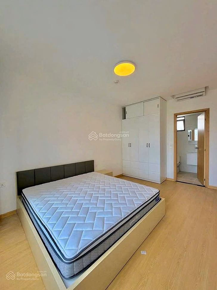 Owner needs to sell 2 bedroom, 2 bathroom CC Bong Sao apartment with book and transfer title on the same day