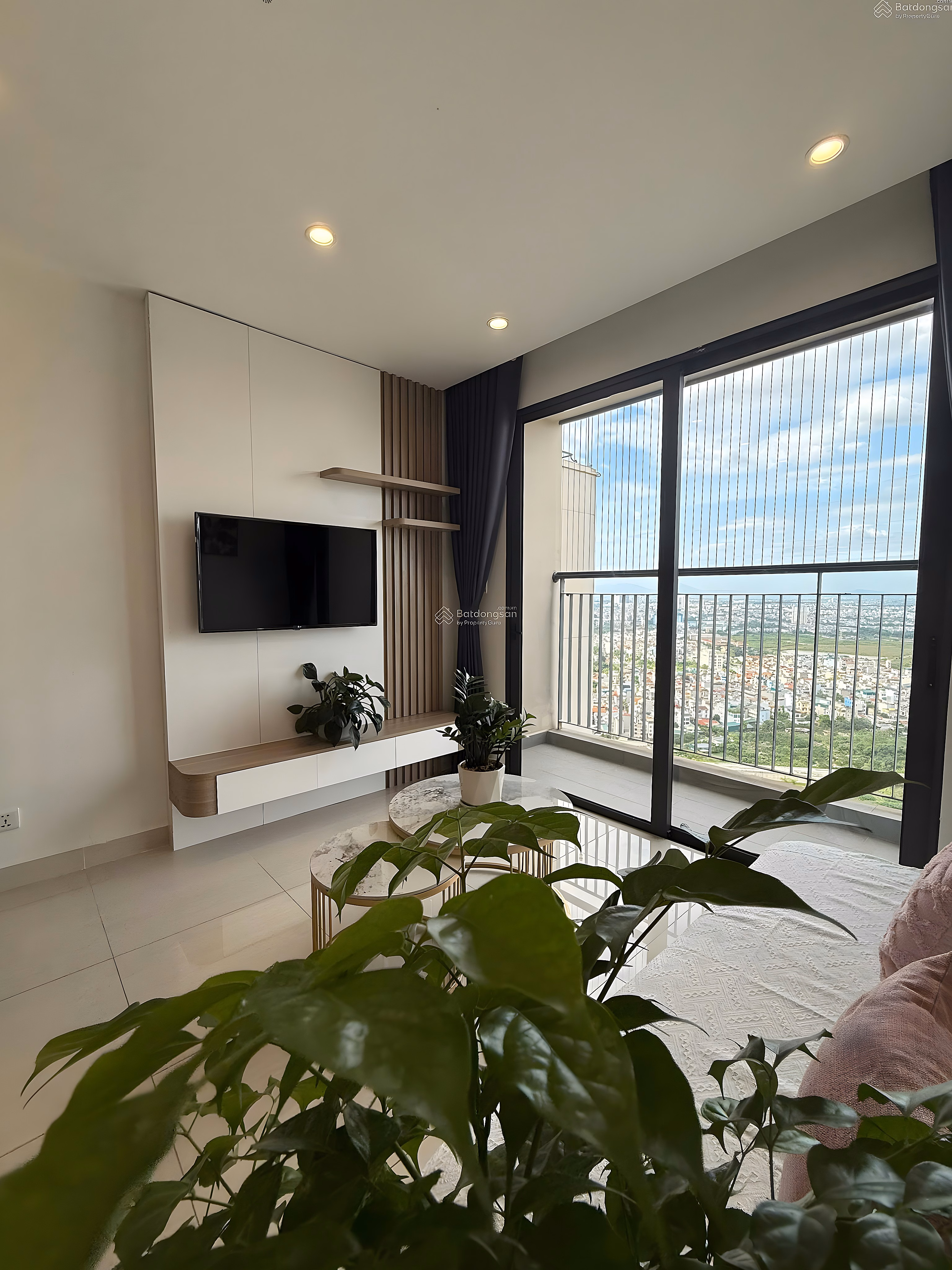 Cheap closing - urgent sale Friday, 2N 1VS - Middle floor - Area: 54.8m², 3 billion 800 lines Vinhomes Smart City