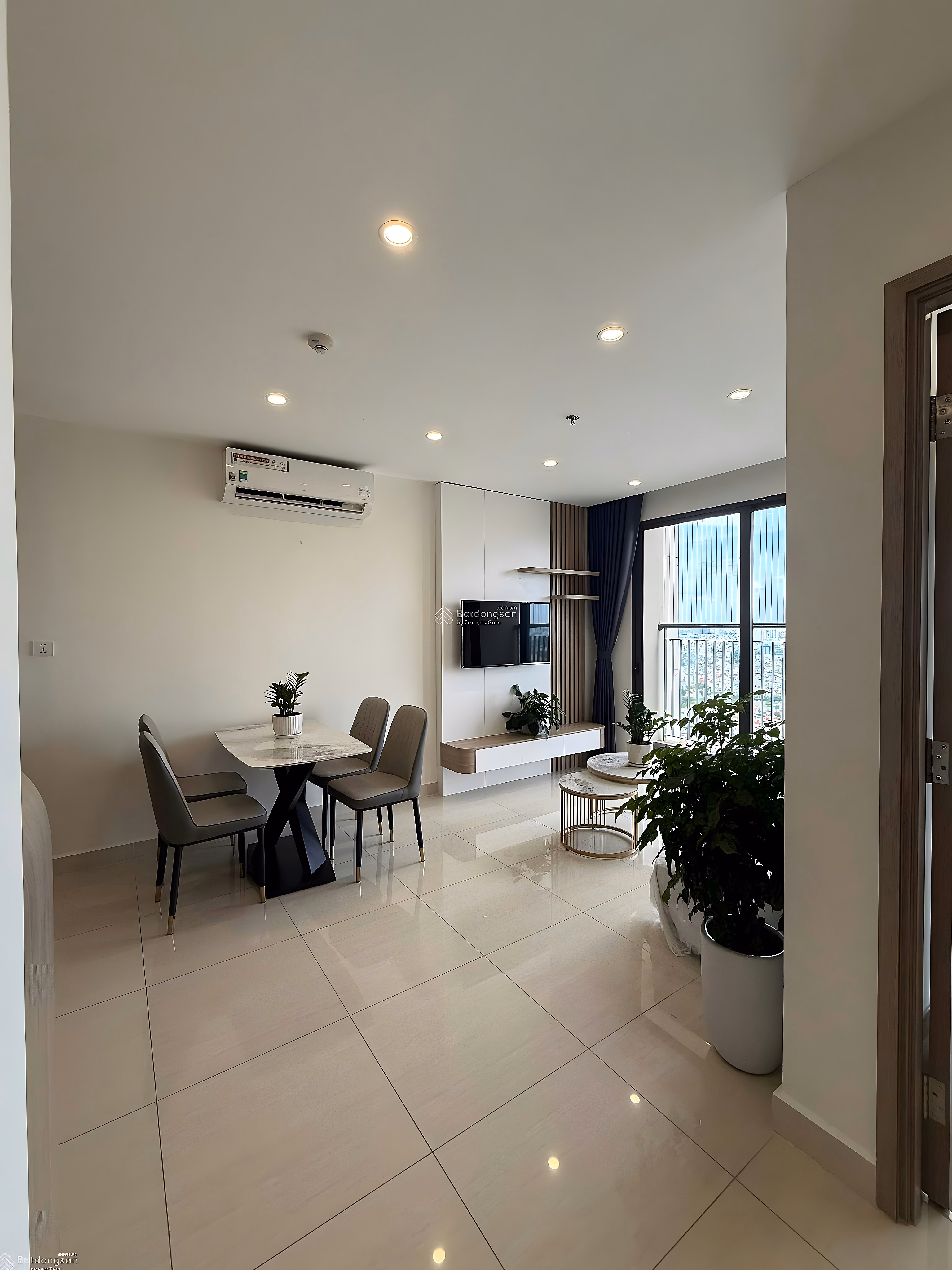 Cheap closing - urgent sale Friday, 2N 1VS - Middle floor - Area: 54.8m², 3 billion 800 lines Vinhomes Smart City