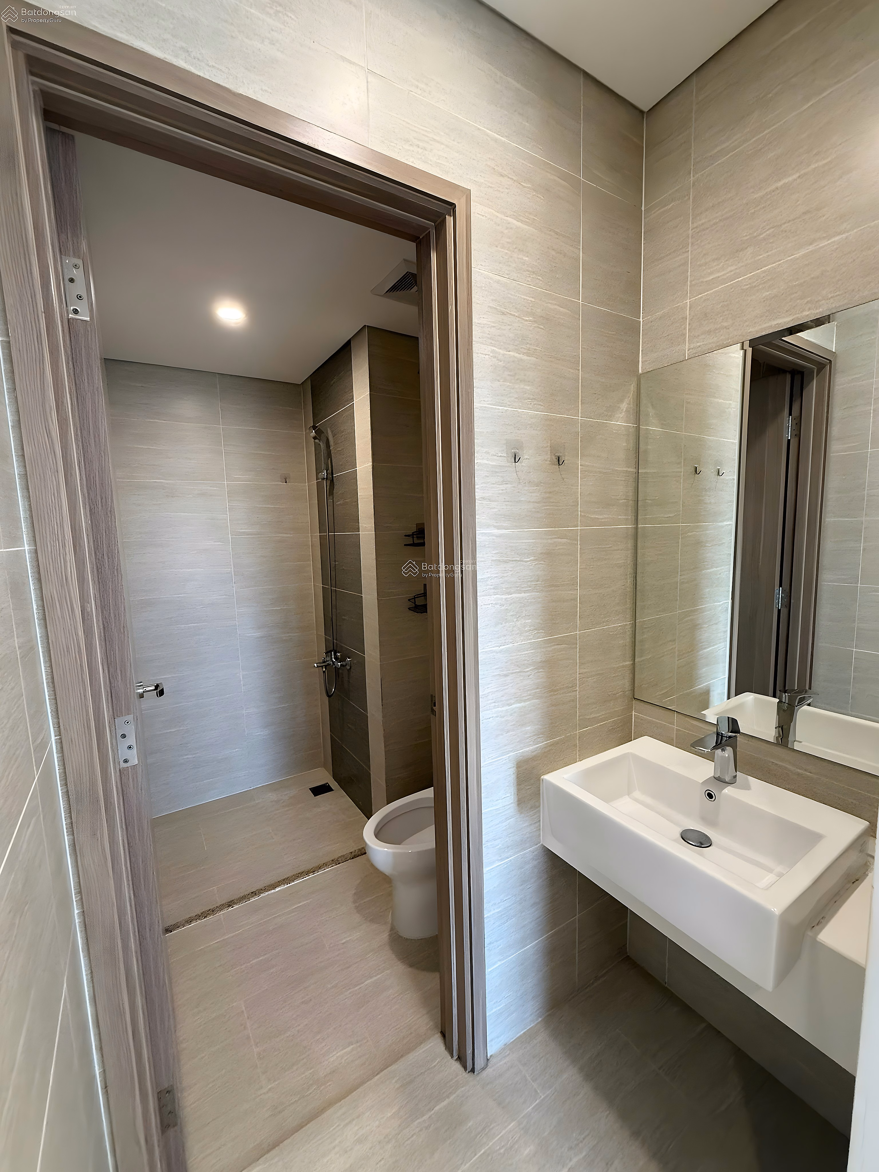 Cheap closing - urgent sale Friday, 2N 1VS - Middle floor - Area: 54.8m², 3 billion 800 lines Vinhomes Smart City