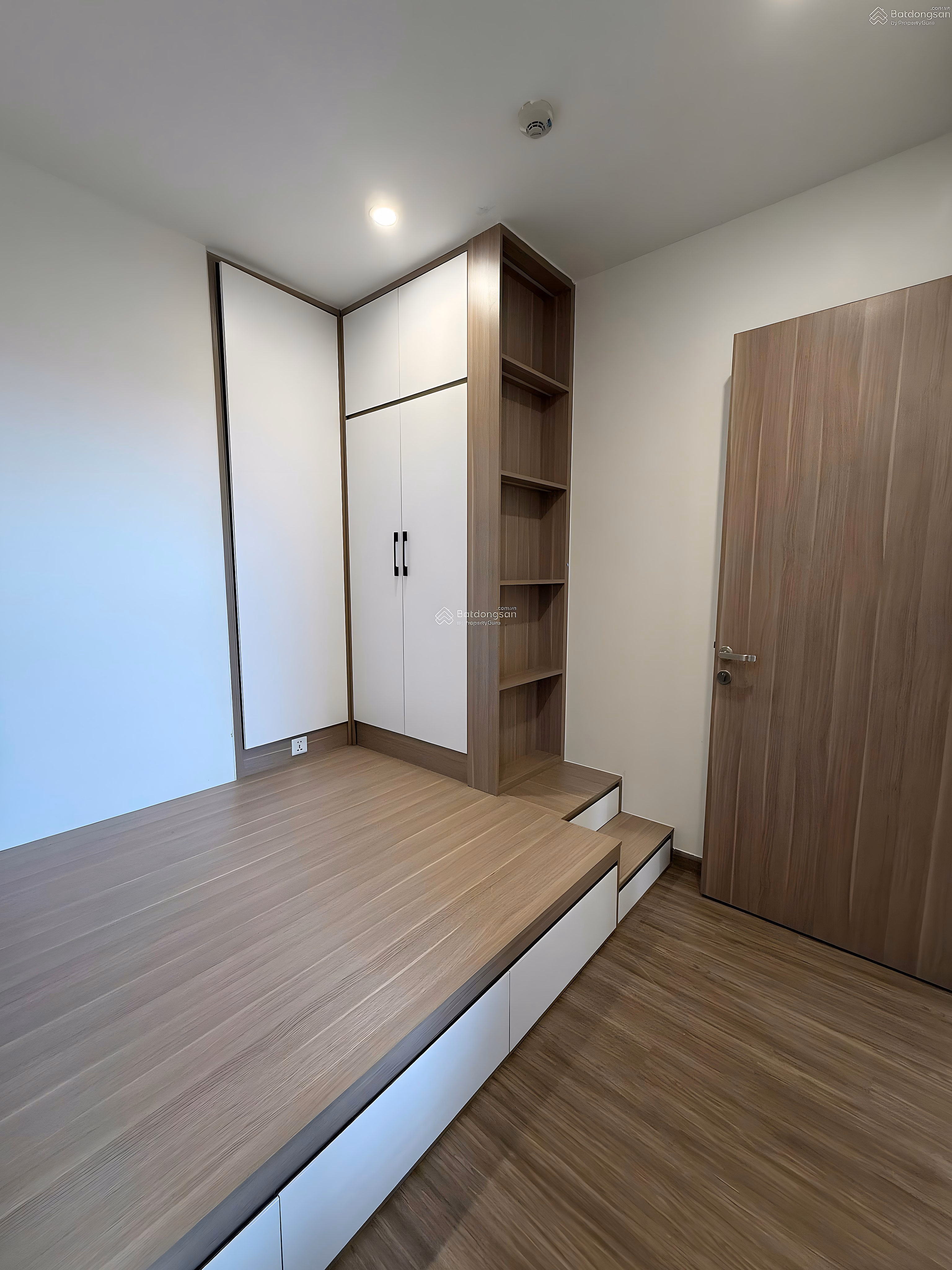 Cheap closing - urgent sale Friday, 2N 1VS - Middle floor - Area: 54.8m², 3 billion 800 lines Vinhomes Smart City