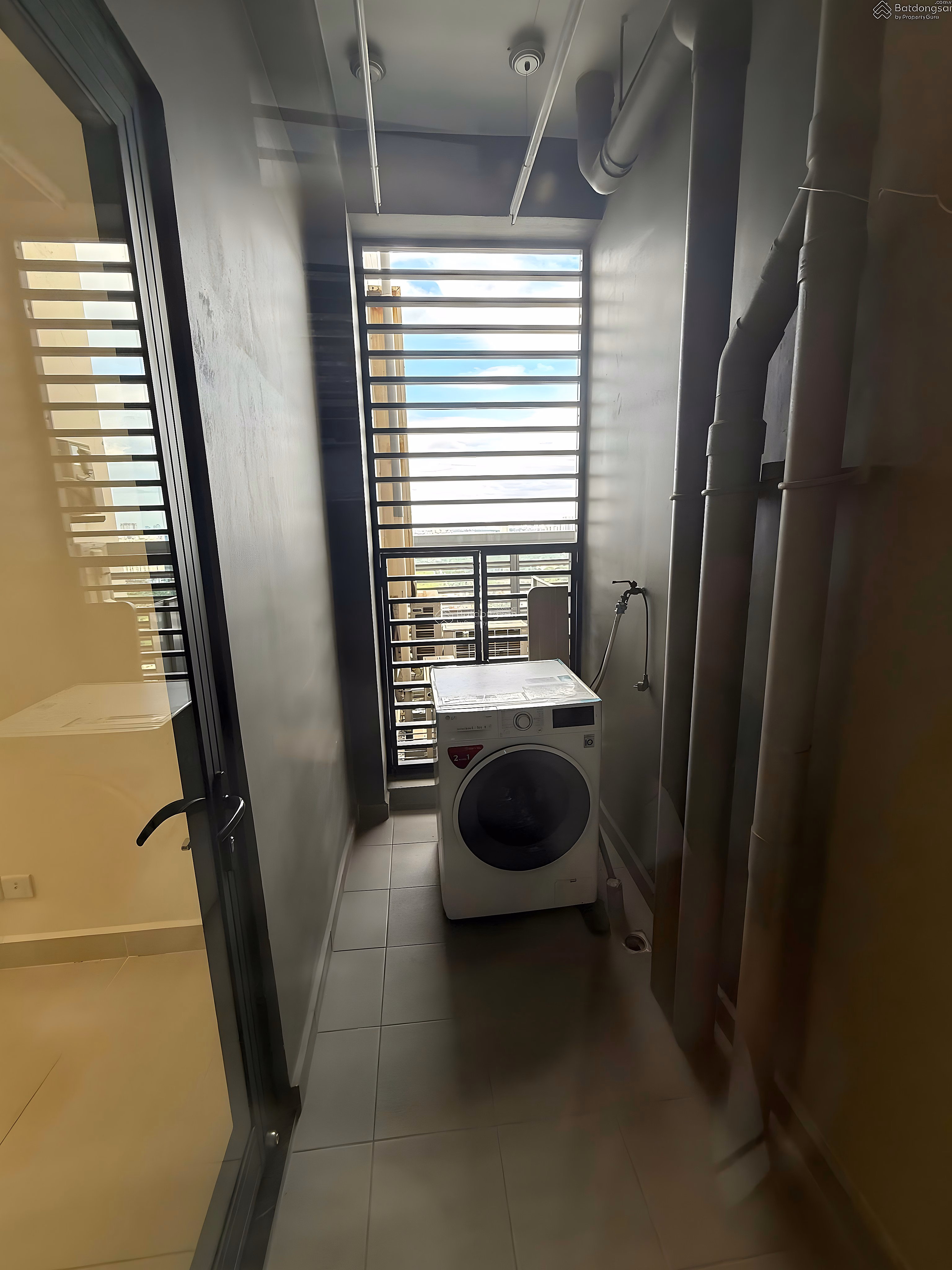 Cheap closing - urgent sale Friday, 2N 1VS - Middle floor - Area: 54.8m², 3 billion 800 lines Vinhomes Smart City