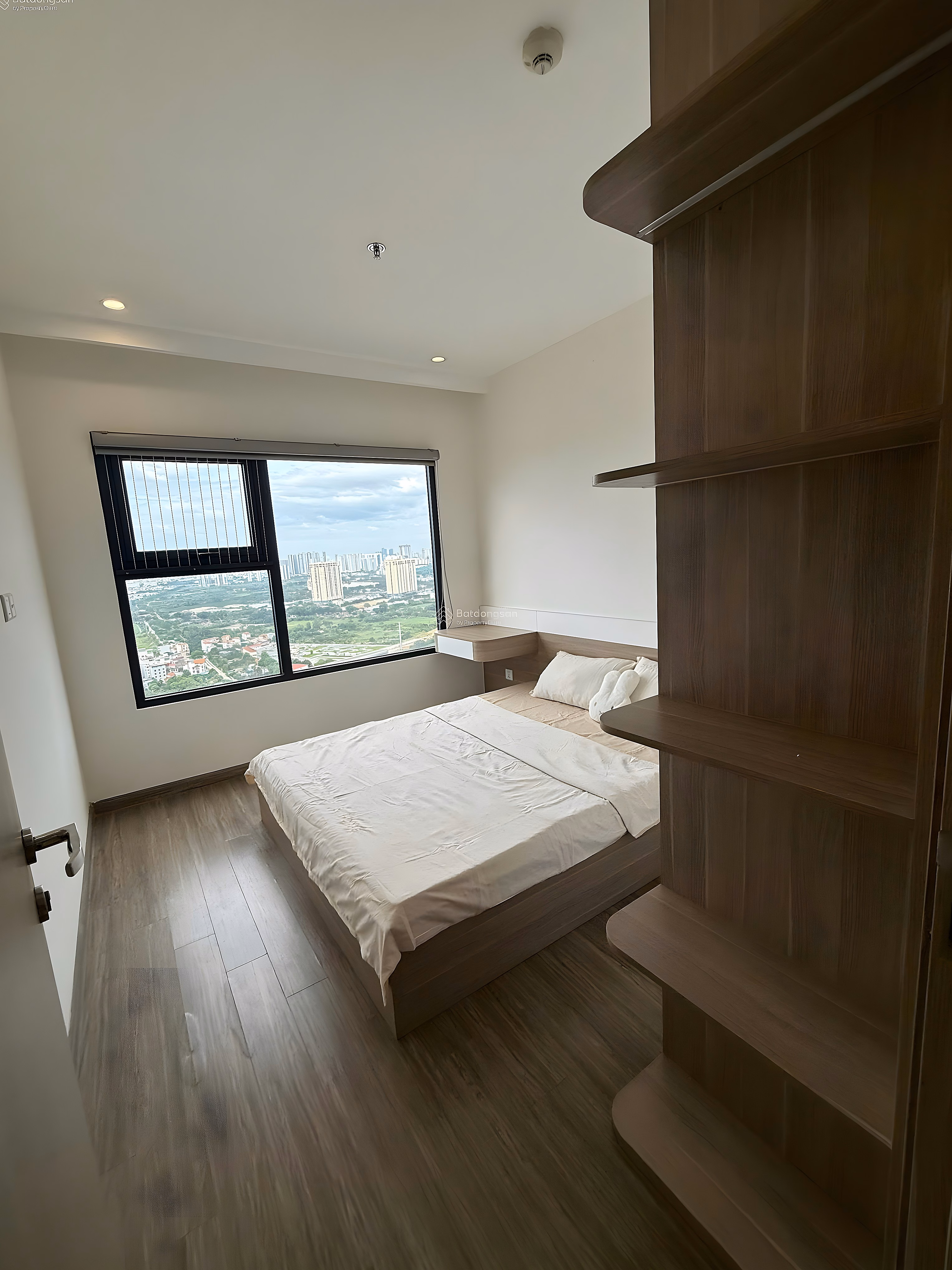 Cheap closing - urgent sale Friday, 2N 1VS - Middle floor - Area: 54.8m², 3 billion 800 lines Vinhomes Smart City