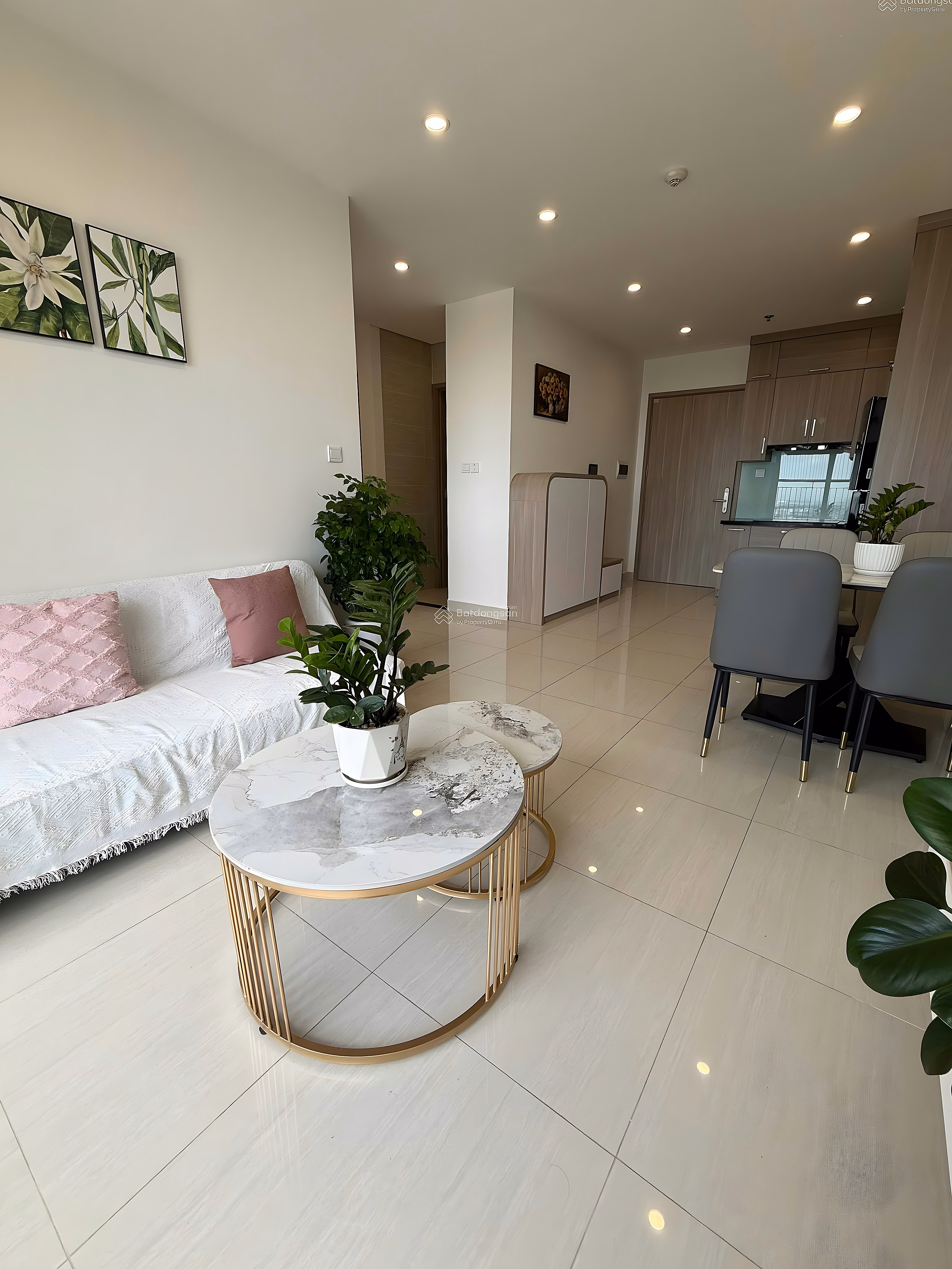 Cheap closing - urgent sale Friday, 2N 1VS - Middle floor - Area: 54.8m², 3 billion 800 lines Vinhomes Smart City