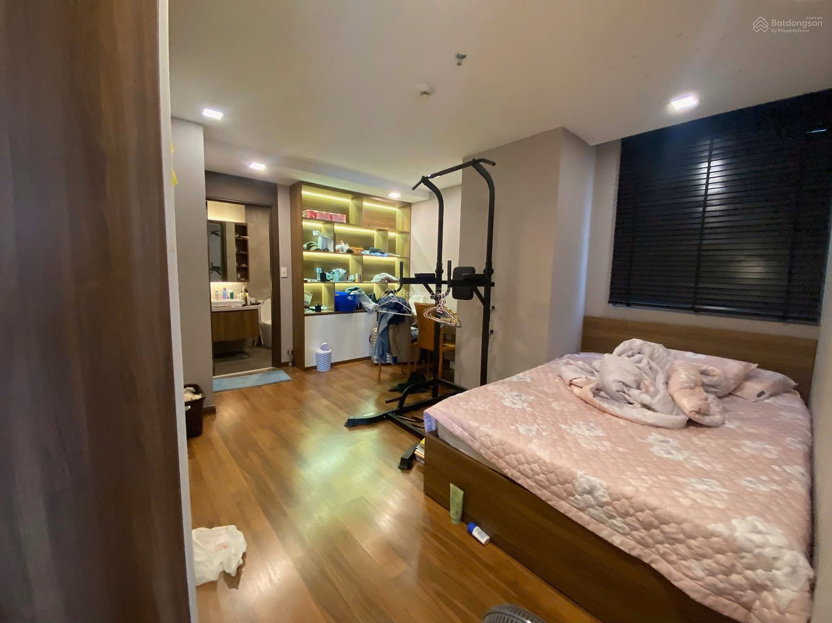 URGENT. Owner wants to sell urgently within the month Scenic Valley 1 apartment, 117m2, high floor, price 10.1 billion