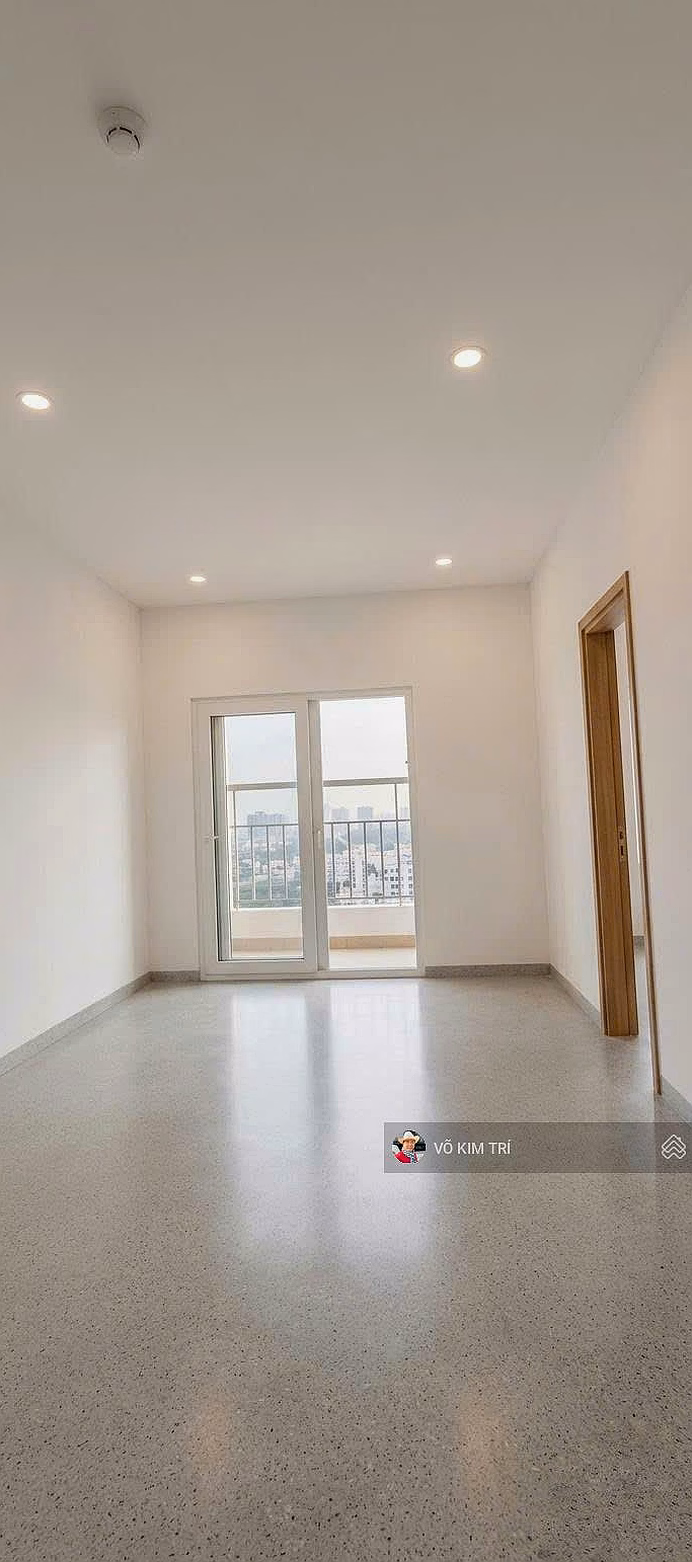 Tan Binh CC Hoang Bat Dat, 12th floor, airport view, 2 bedrooms, 2 bathrooms, price 2.5 billion