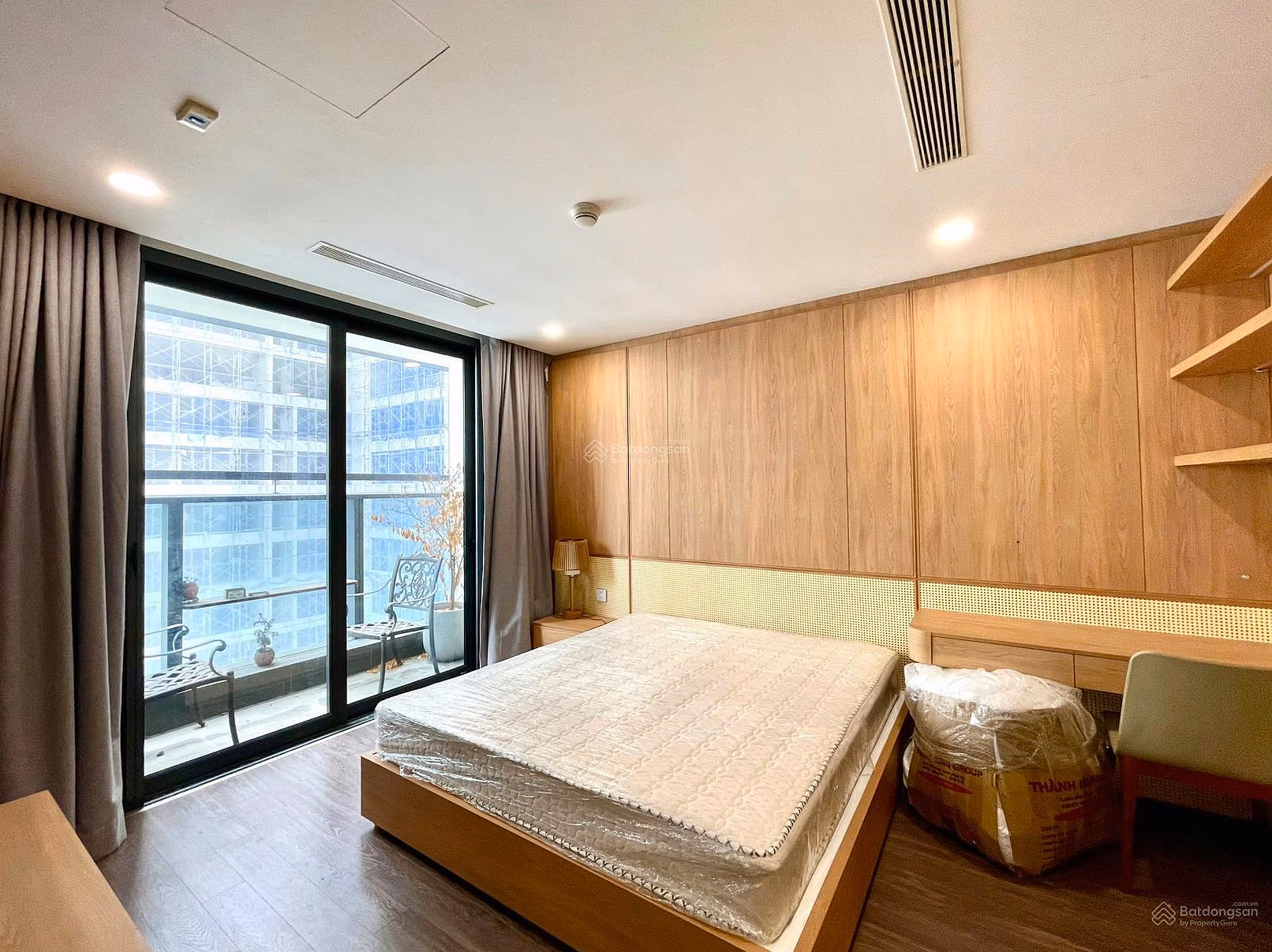 Sunshine Sky City CC for rent, 4 bedrooms + 1 warehouse, 30 million VND, 132 m2, beautiful view, super bargain price