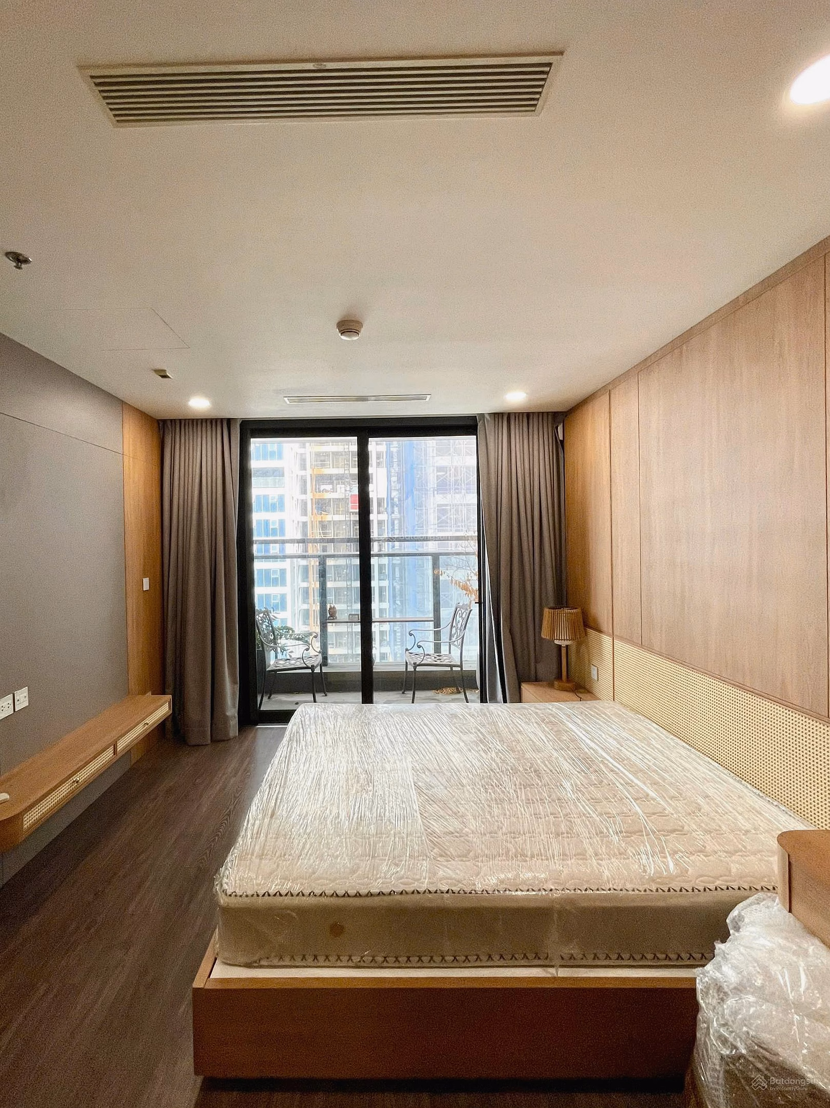 Sunshine Sky City CC for rent, 4 bedrooms + 1 warehouse, 30 million VND, 132 m2, beautiful view, super bargain price