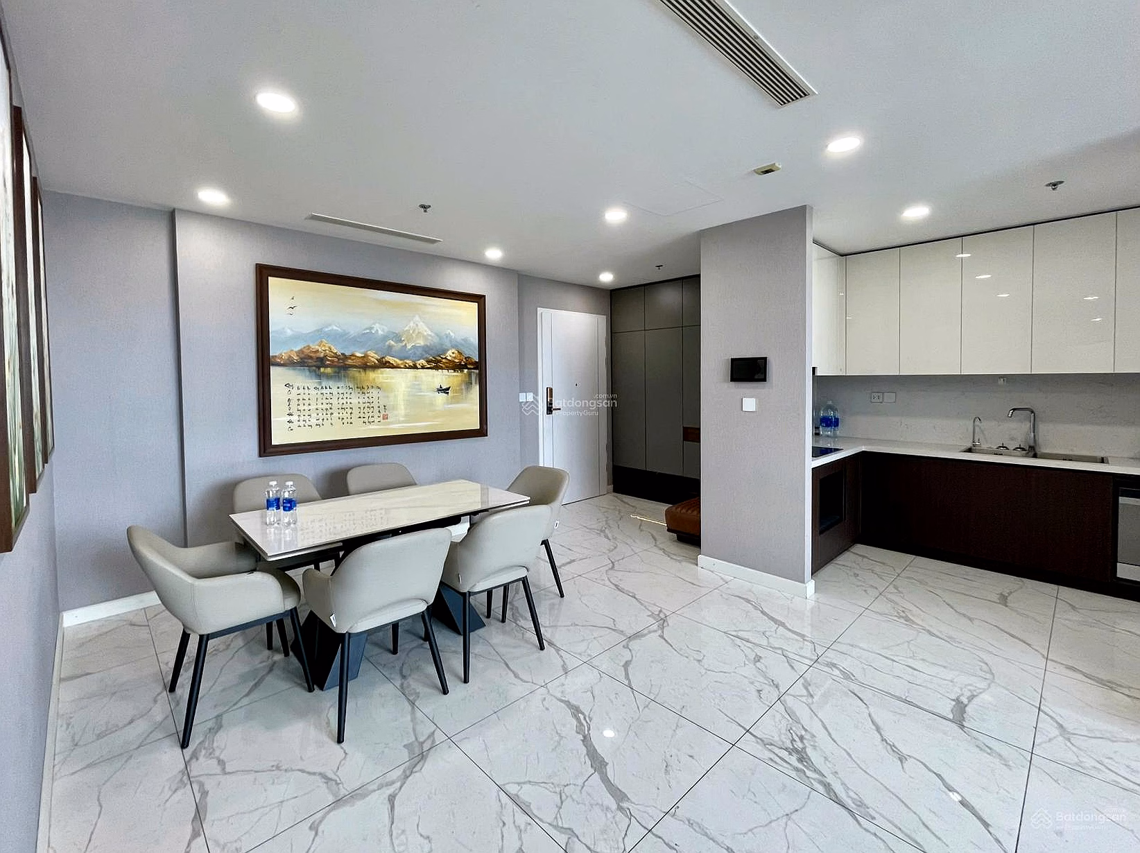 Sunshine Sky City CC for rent, 4 bedrooms + 1 warehouse, 30 million VND, 132 m2, beautiful view, super bargain price