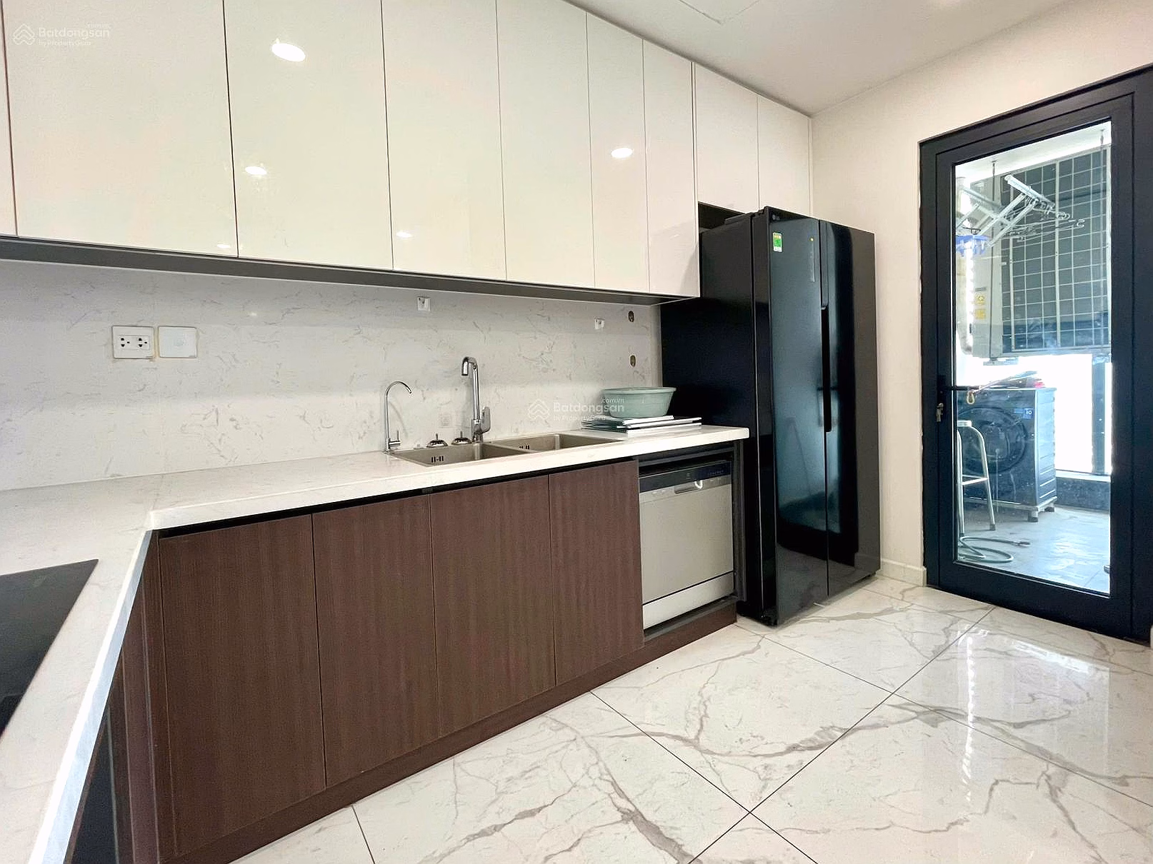 Sunshine Sky City CC for rent, 4 bedrooms + 1 warehouse, 30 million VND, 132 m2, beautiful view, super bargain price