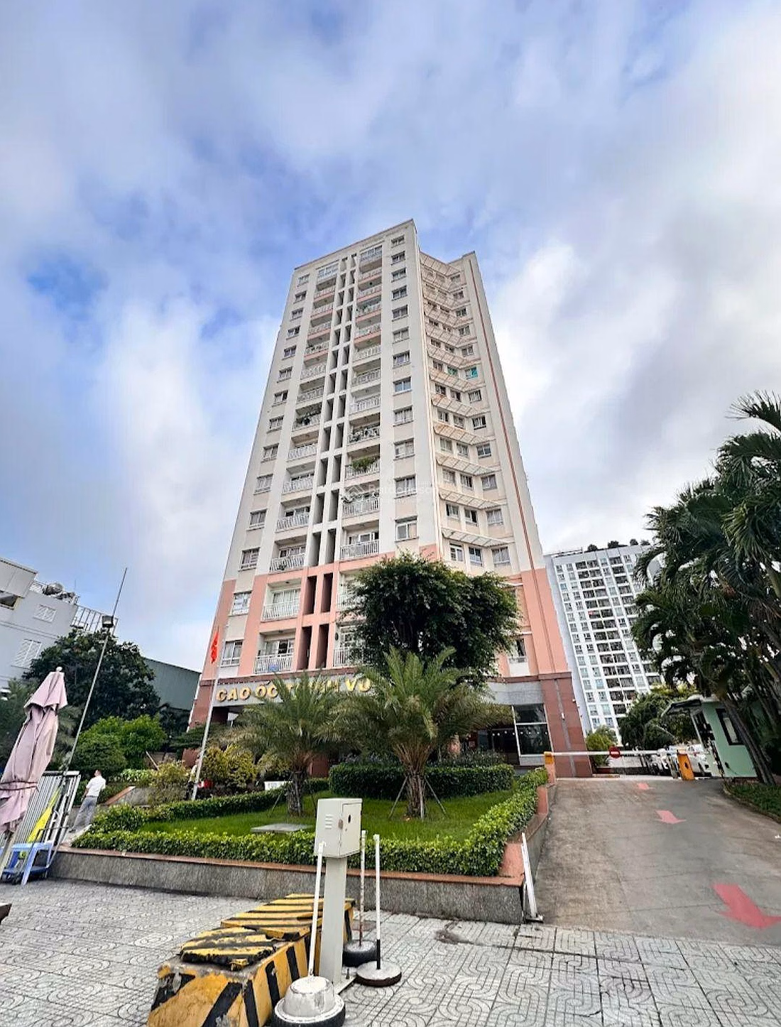 Thinh Vuong Building for sale, District 2, corner apartment, 2 views, 2 bedrooms, 2 bathrooms, good price tlcc