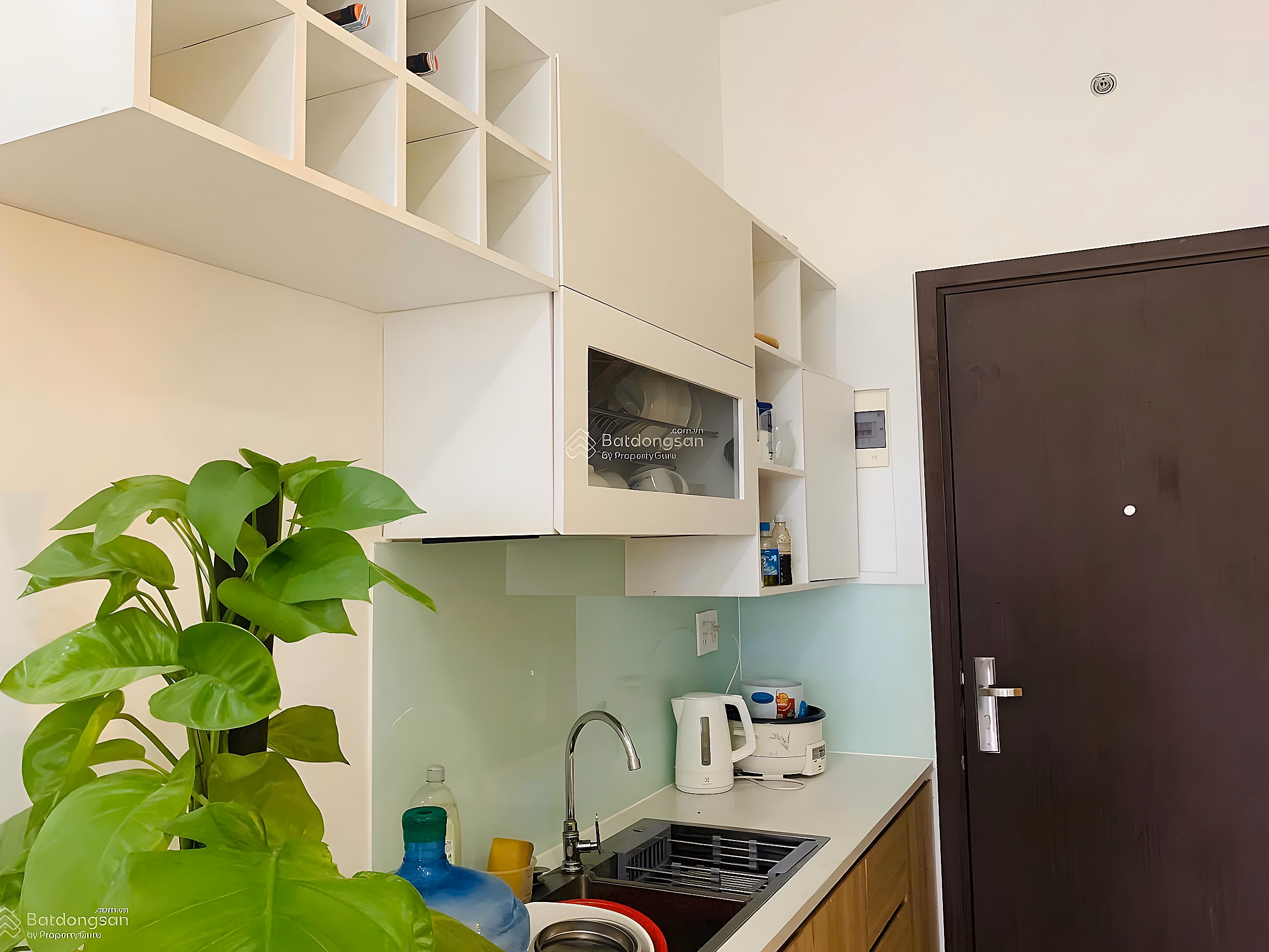 Selling a studio apartment for 3.1 billion, the homeowner needs to sell urgently so he cuts his losses and has a rental contract ready for those who want to buy and invest.