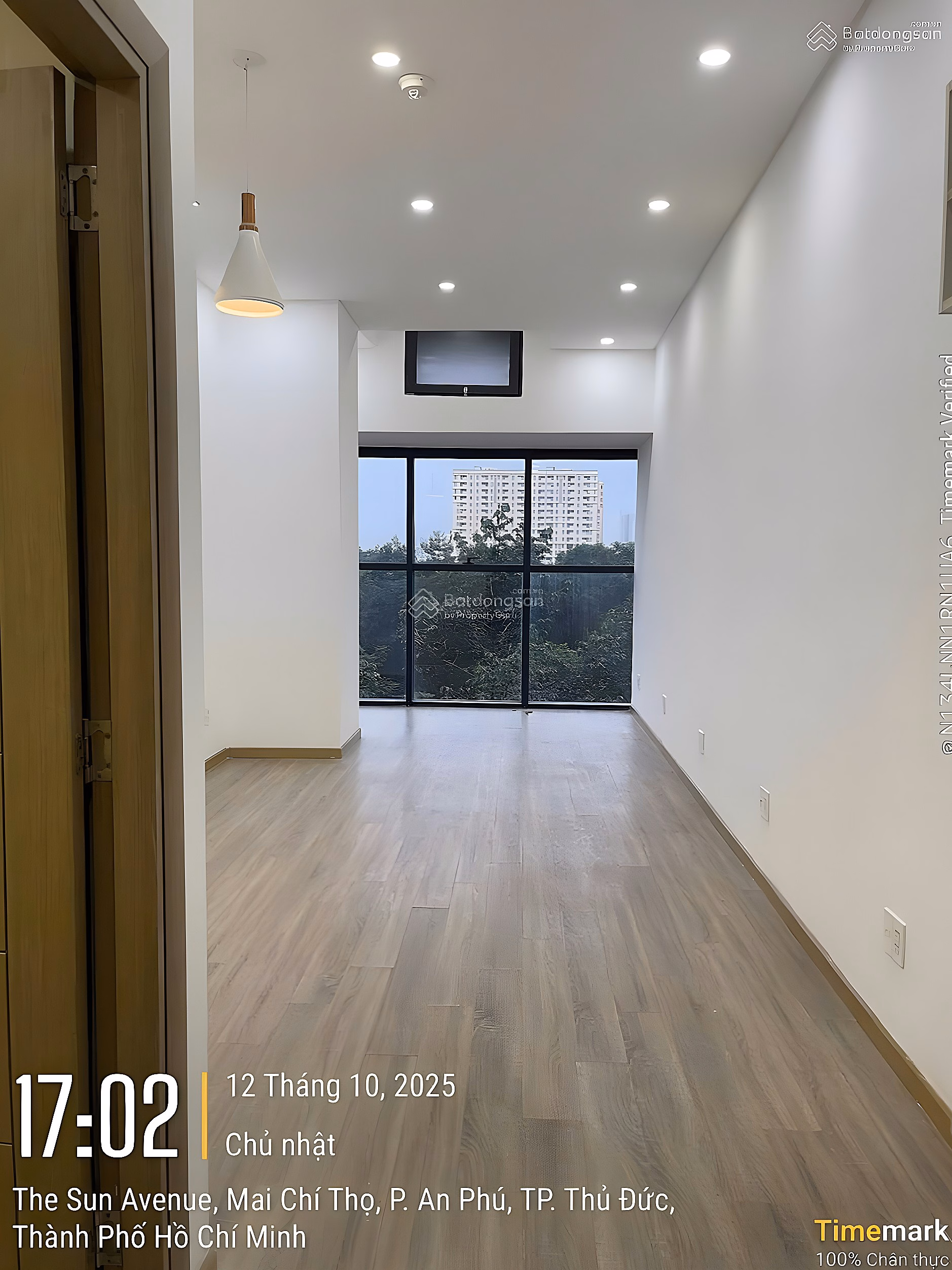 Selling a studio apartment for 3.1 billion, the homeowner needs to sell urgently so he cuts his losses and has a rental contract ready for those who want to buy and invest
