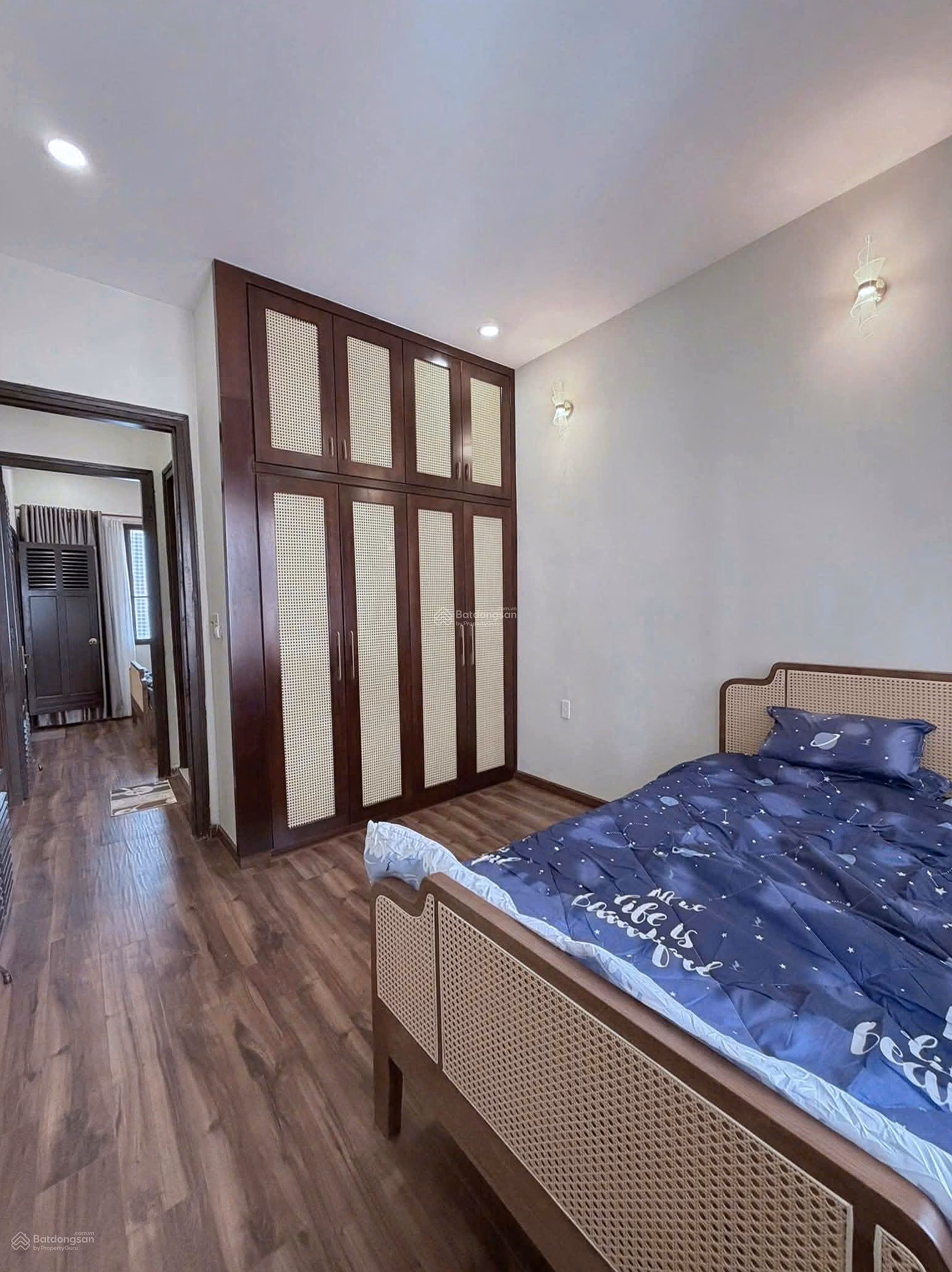 District 5 street, owner needs to sell urgently, cash flow 15 million/month, price 4 billion, beautiful house, fully furnished