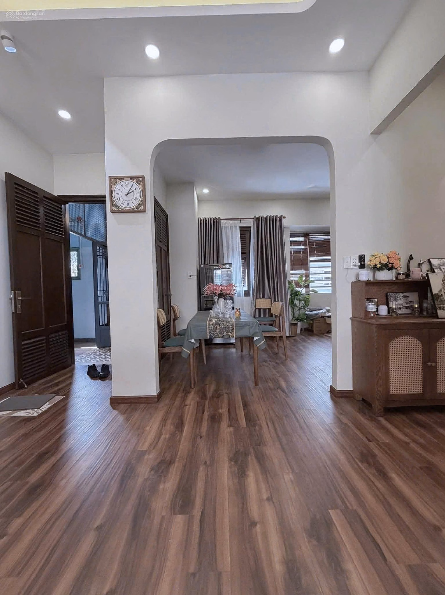 District 5 street, owner needs to sell urgently, cash flow 15 million/month, price 4 billion, beautiful house, fully furnished