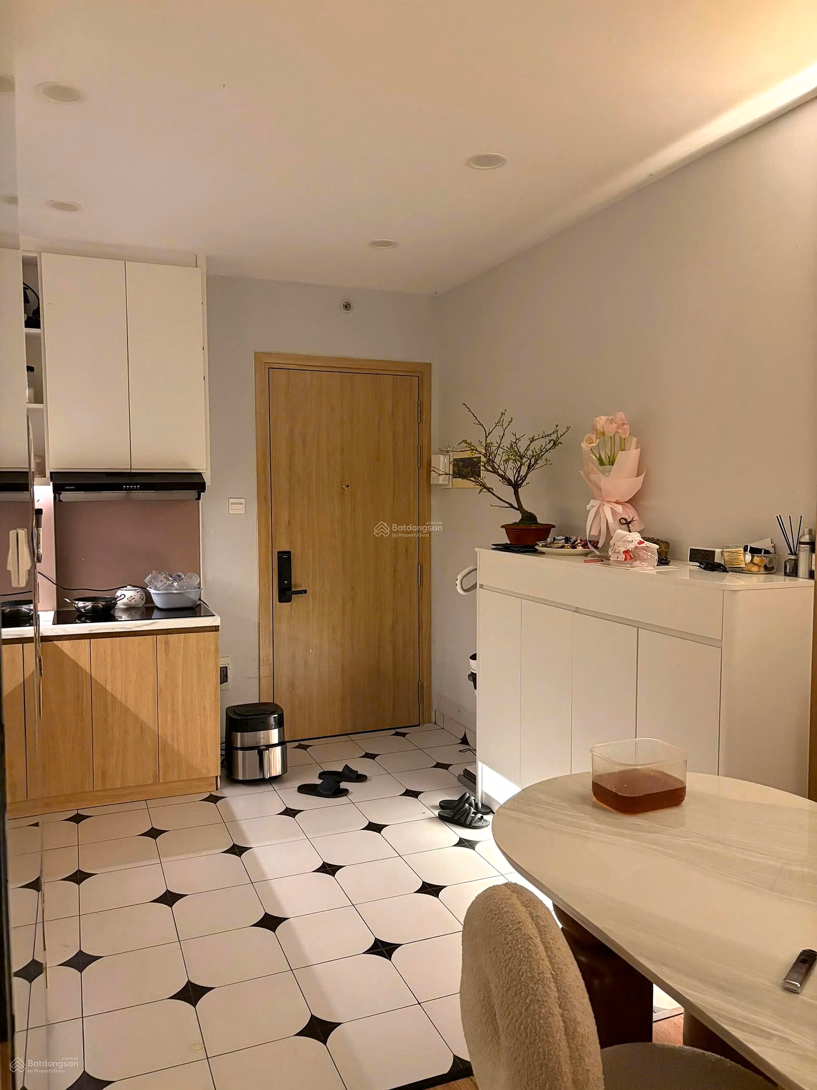 OWNER FOR SELLING 2 BEDROOM APARTMENT FRONT OF MAI CHI THO - READY - ONLY 6 BILLION