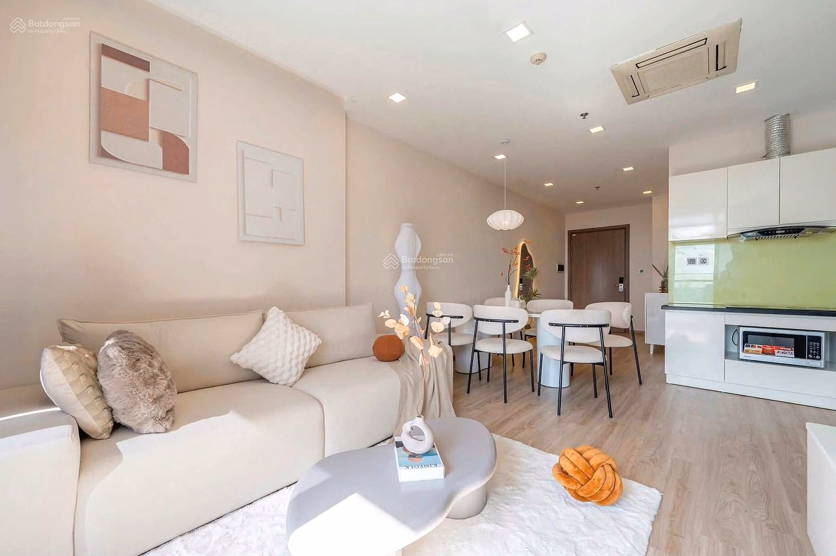 Kingdom 101 apartment for sale, District 10 7.85 billion, 73m², 2 bedrooms, 2 bathrooms, Red Book ready, reputable, Hot!