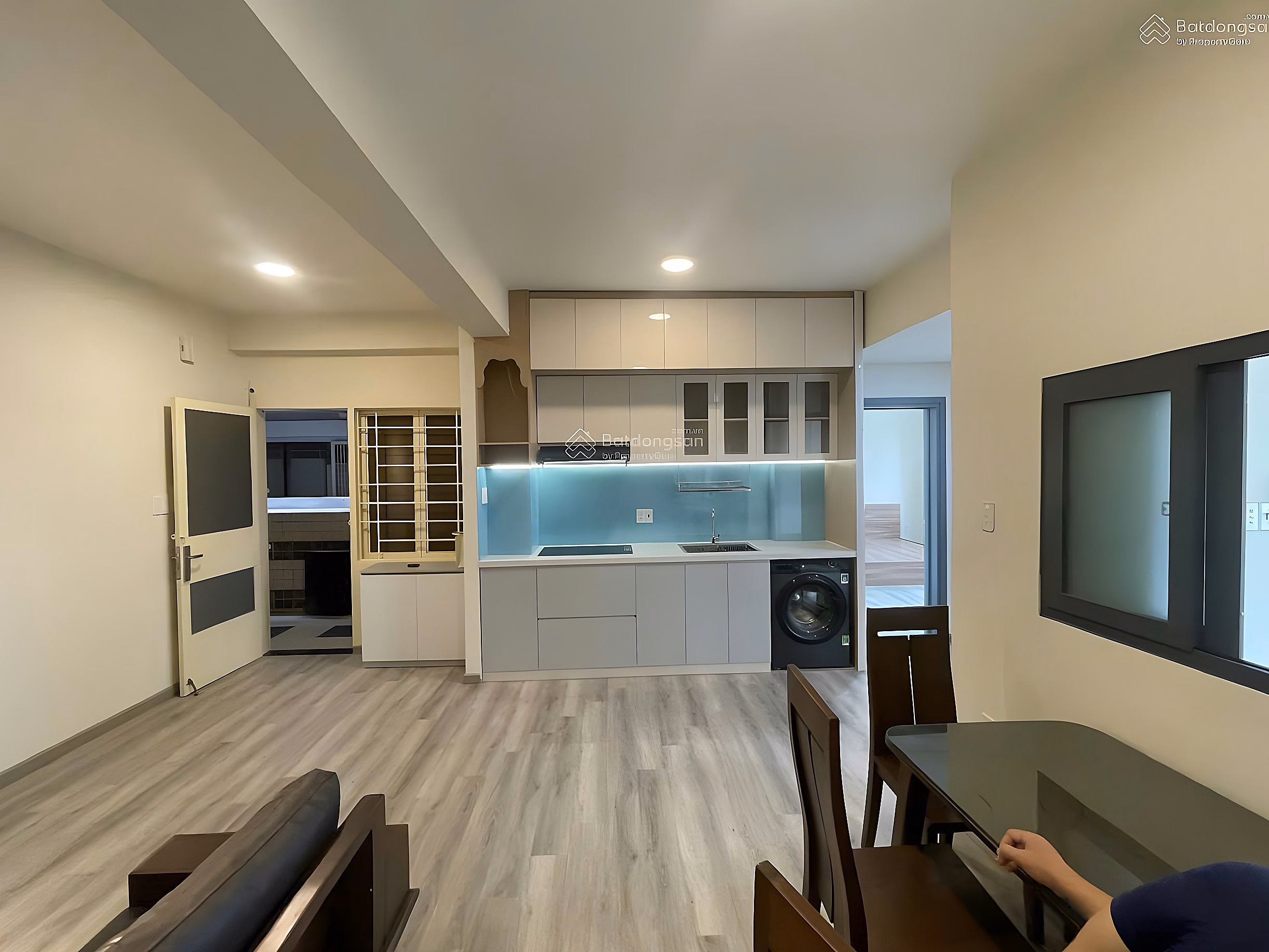 Selling fully furnished 2 bedroom apartment H1 Hoang Dieu
