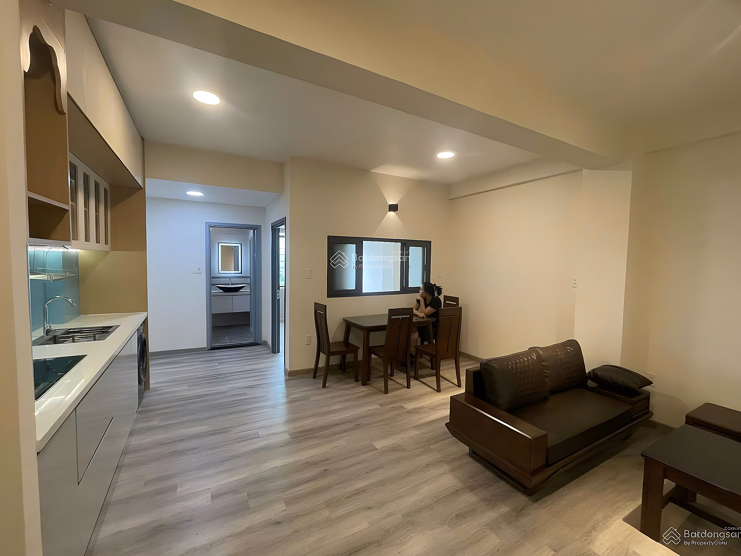 Selling fully furnished 2 bedroom apartment H1 Hoang Dieu