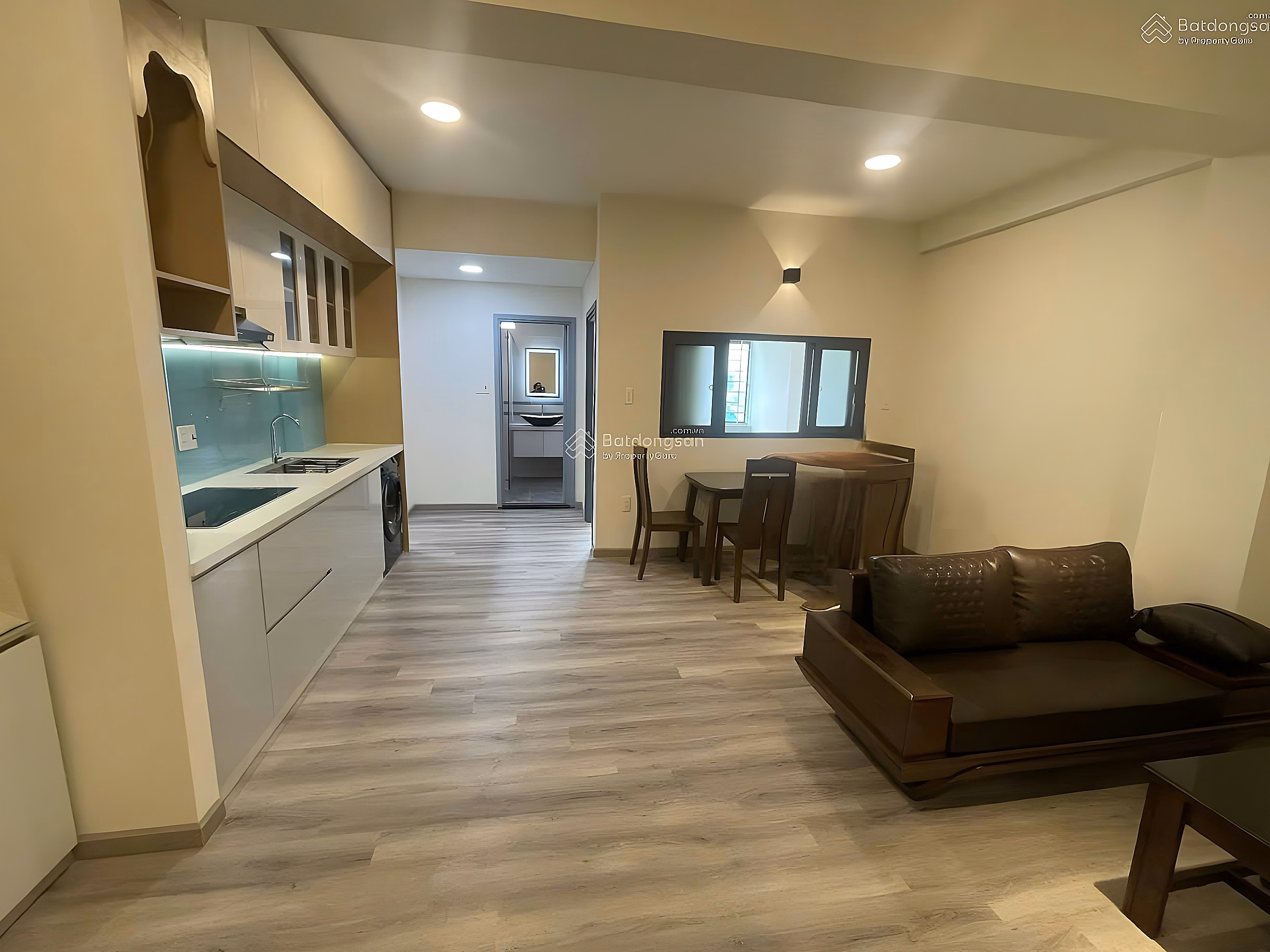 Selling fully furnished 2 bedroom apartment H1 Hoang Dieu