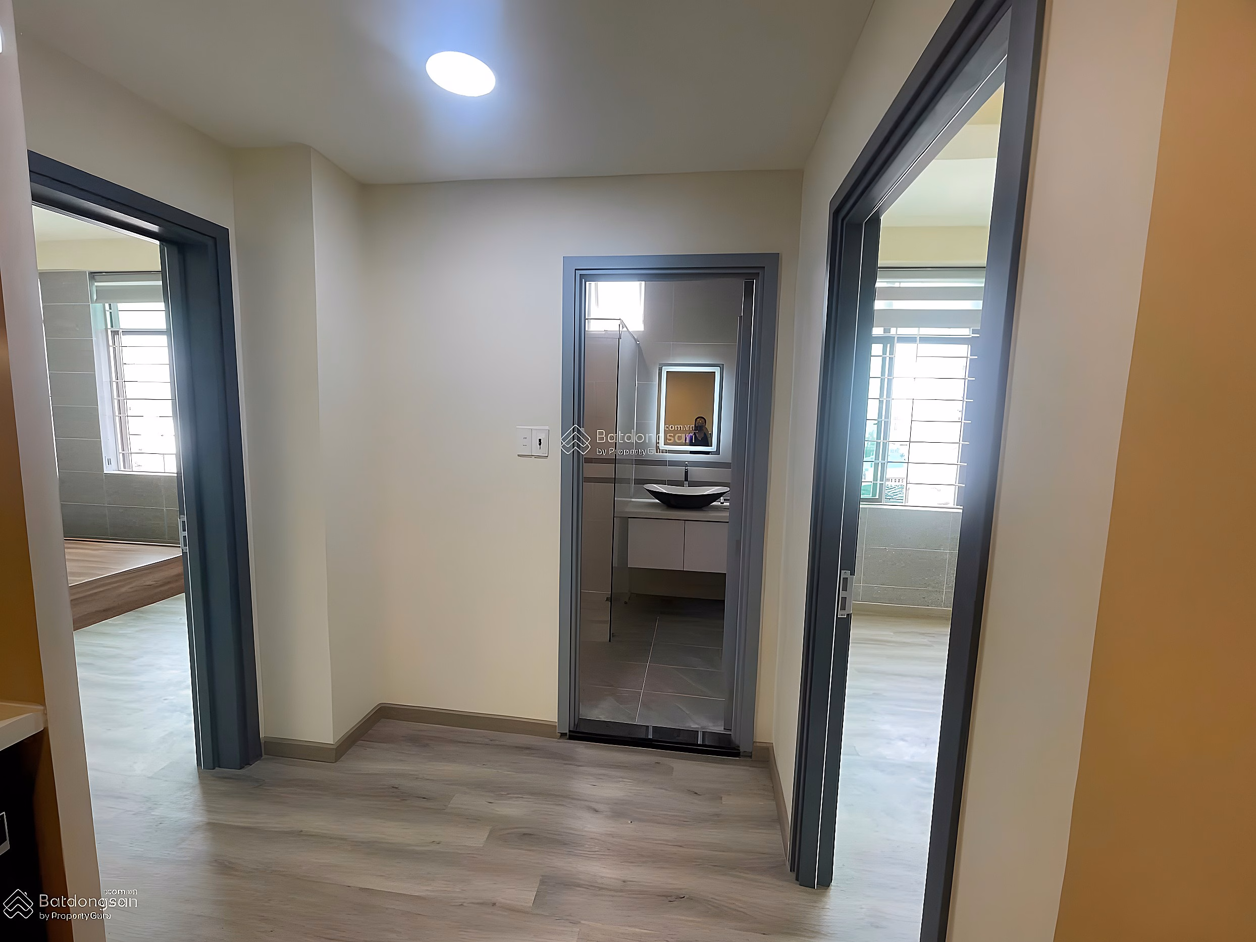 Selling fully furnished 2 bedroom apartment H1 Hoang Dieu