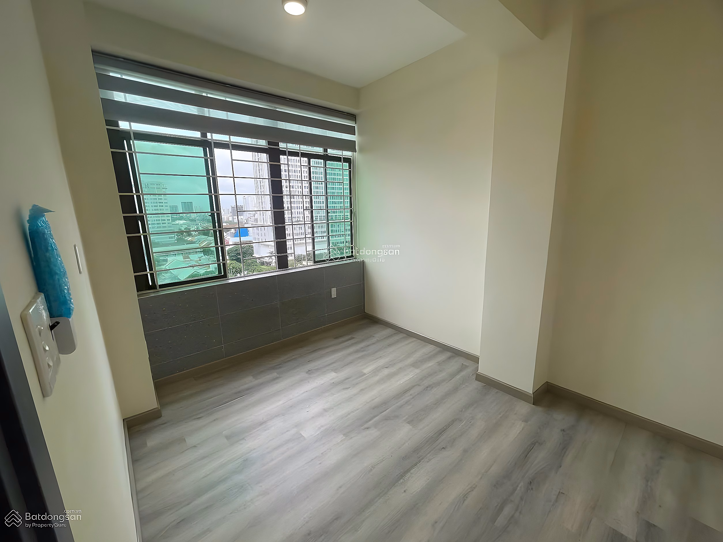 Selling fully furnished 2 bedroom apartment H1 Hoang Dieu