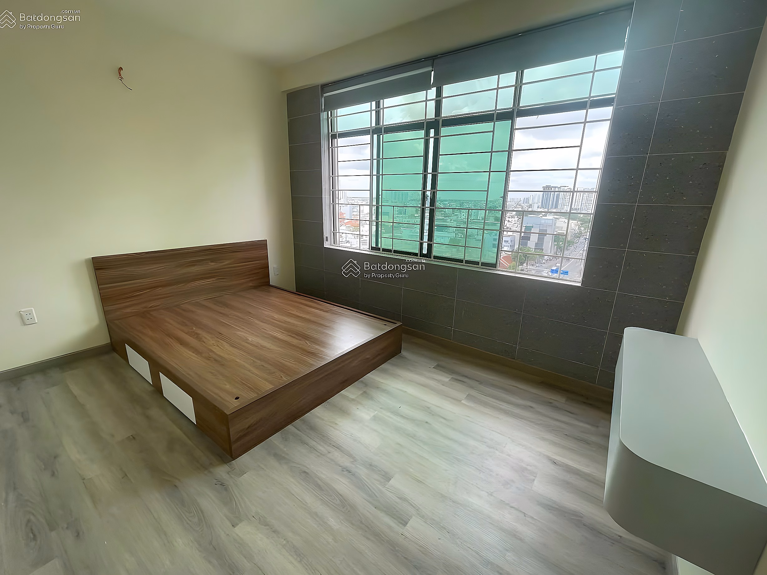 Selling fully furnished 2 bedroom apartment H1 Hoang Dieu