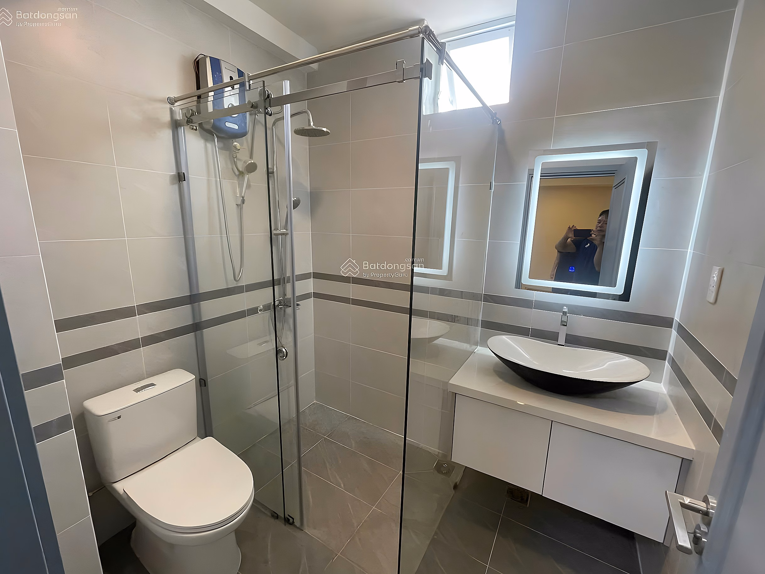 Selling fully furnished 2 bedroom apartment H1 Hoang Dieu