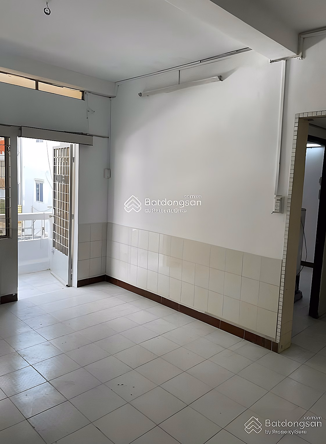 REDUCING A PEACEFUL HOME AT HUNG VUONG APARTMENT DISTRICT 5 BEAUTIFUL CLEAN HOUSE, GOOD PRICE 2.85 BILLION