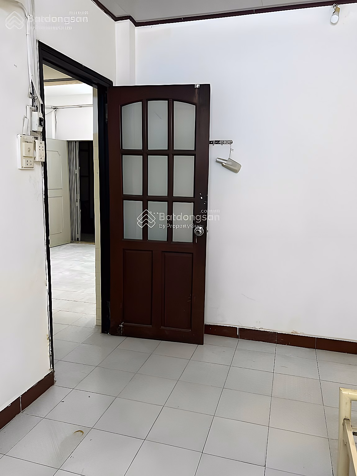 REDUCING A PEACEFUL HOME AT HUNG VUONG APARTMENT DISTRICT 5 BEAUTIFUL CLEAN HOUSE, GOOD PRICE 2.85 BILLION