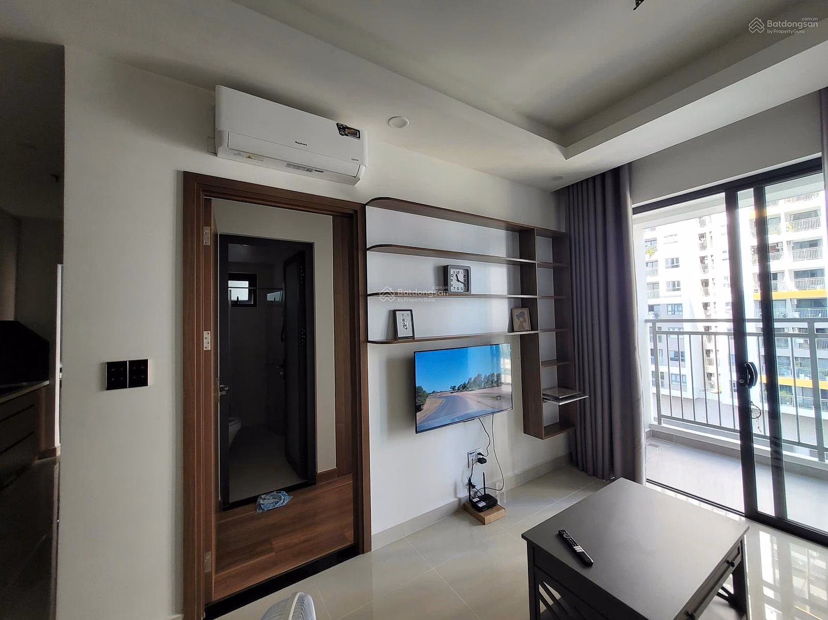 Q7 Riverside for rent near RMIT, TDT includes 2 bedrooms, 2 bathrooms, 9 million, full NT view, beautiful***