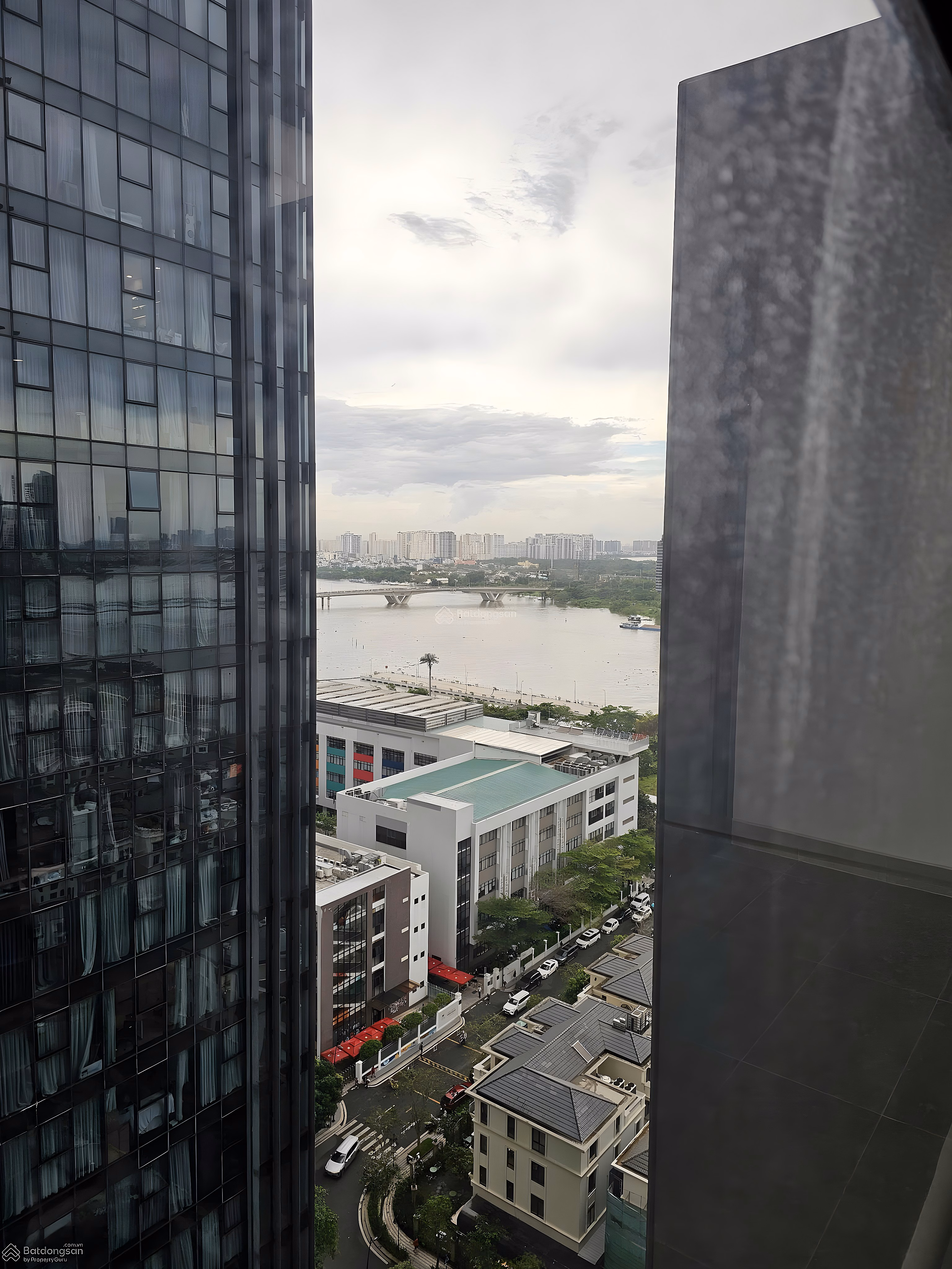 Selling 1-bedroom apartment at Lake Tower - Grand Marina Saigon - Beautiful view, pink book in hand