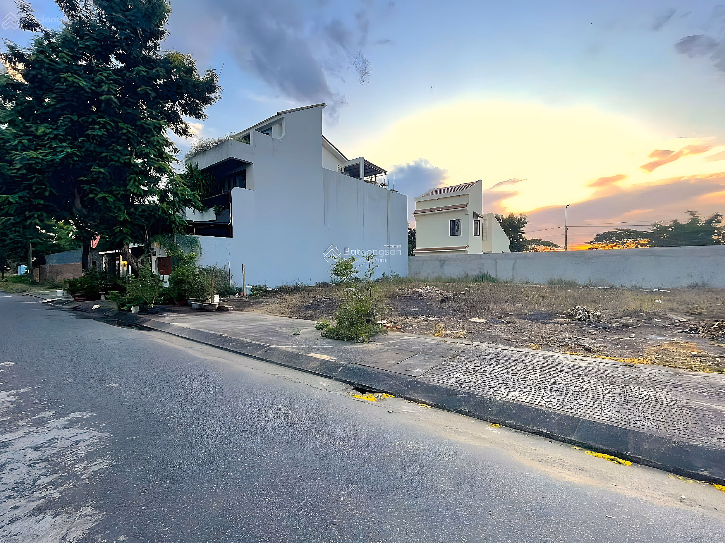 200m² land lot on Ben Te 7 street, suitable for building a villa at a very good price