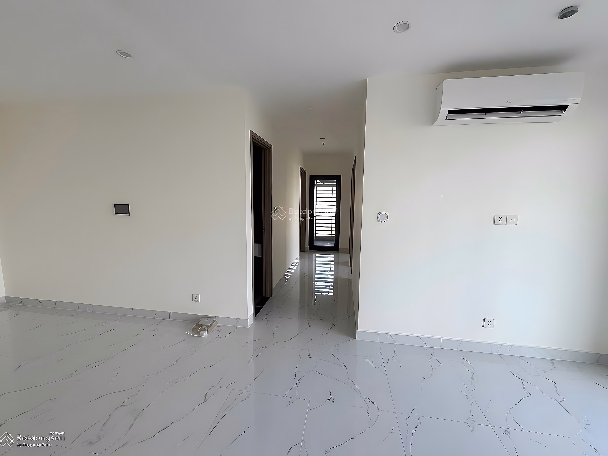 GH 99 units at good price buy directly from investor 3 bedrooms Solari only 405 Vinhomes Grand Park