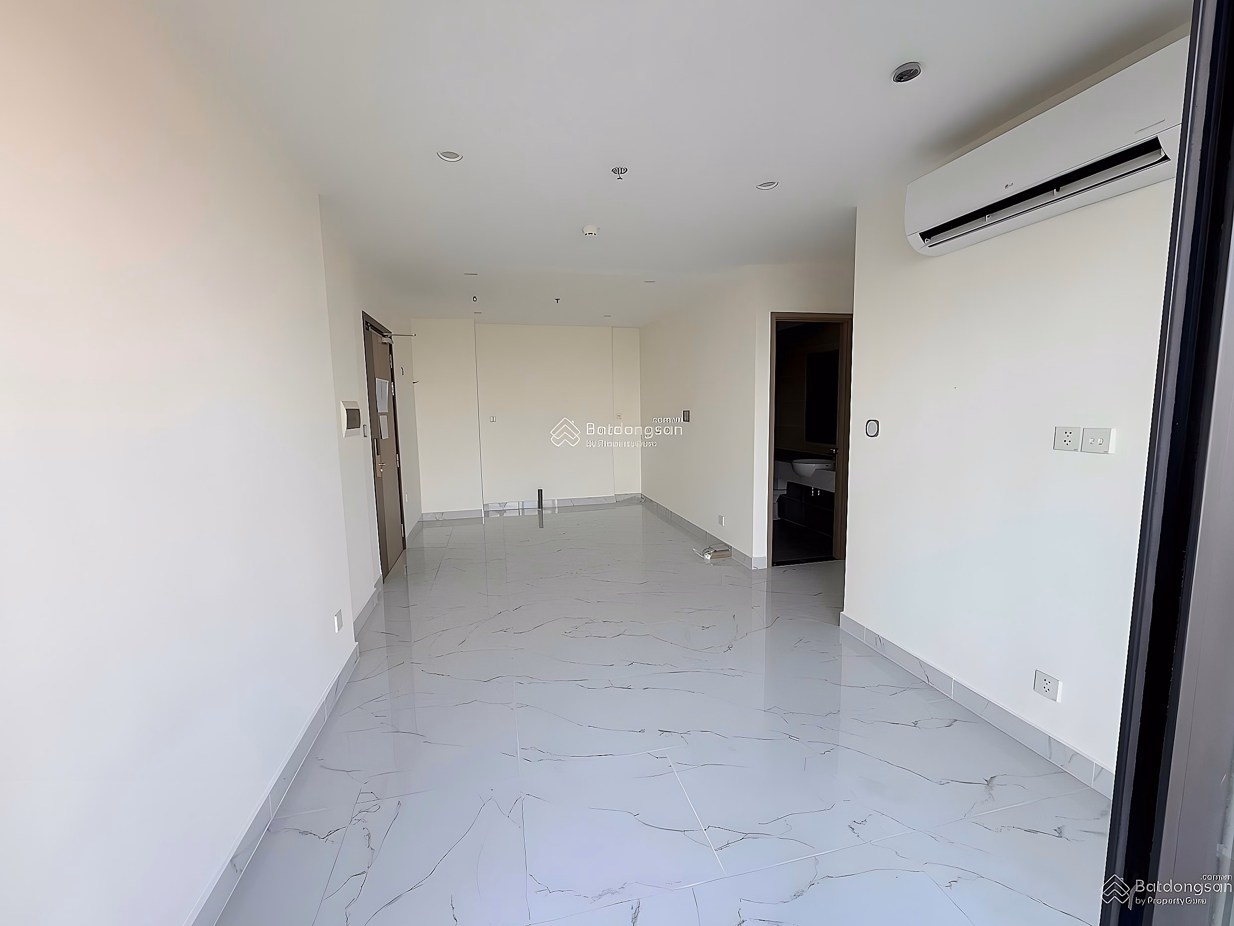 GH 99 units at good price buy directly from investor 3 bedrooms Solari only 405 Vinhomes Grand Park