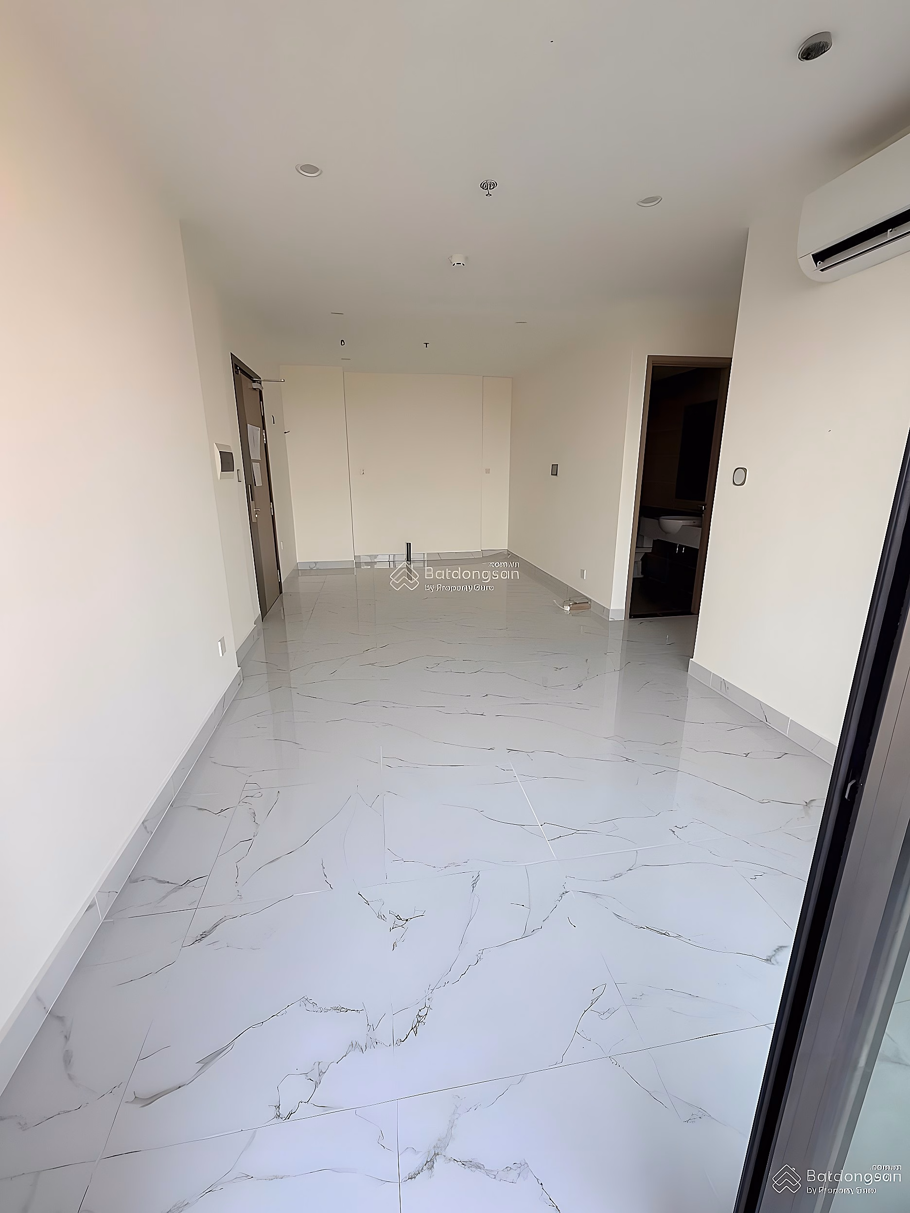GH 99 units at good price buy directly from investor 3 bedrooms Solari only 405 Vinhomes Grand Park