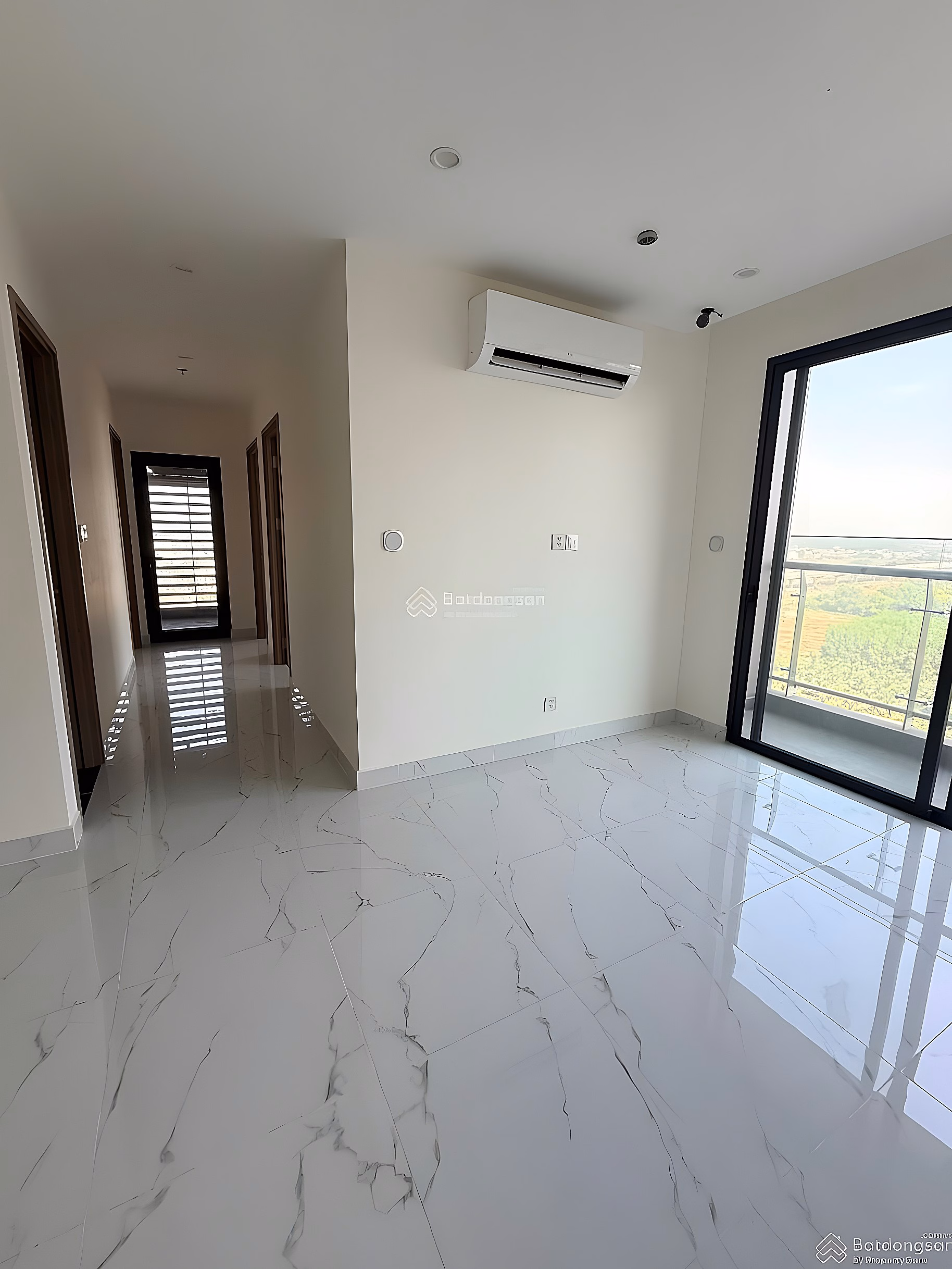 GH 99 units at good price buy directly from investor 3 bedrooms Solari only 405 Vinhomes Grand Park