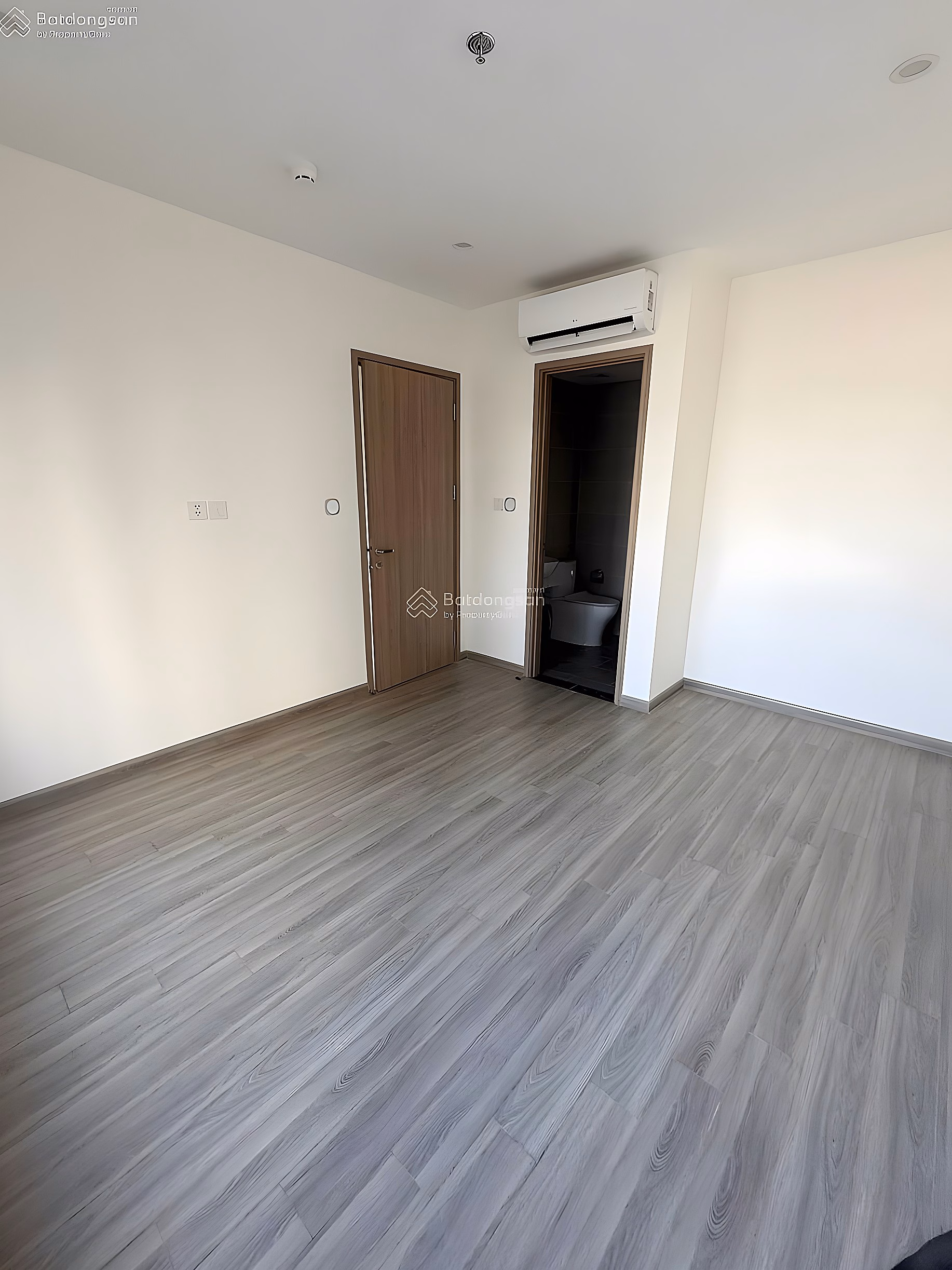 GH 99 units at good price buy directly from investor 3 bedrooms Solari only 405 Vinhomes Grand Park