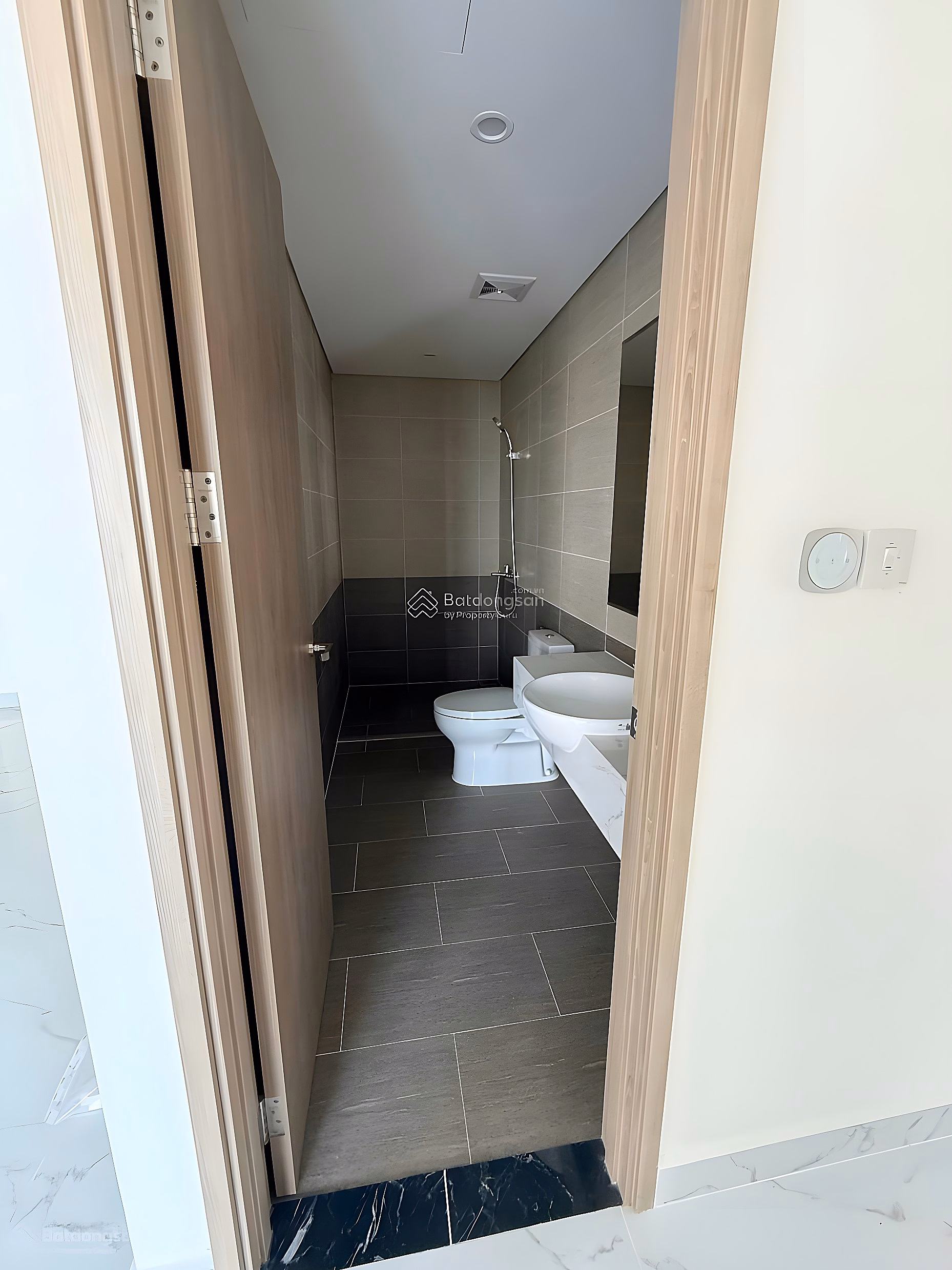 GH 99 units at good price buy directly from investor 3 bedrooms Solari only 405 Vinhomes Grand Park
