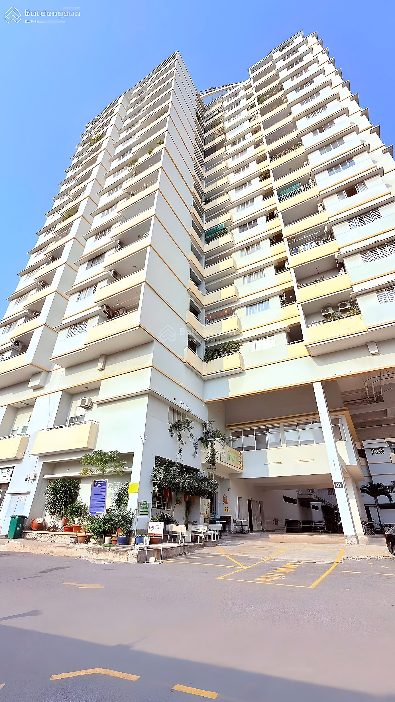 Le Thanh B apartment for sale with pink book