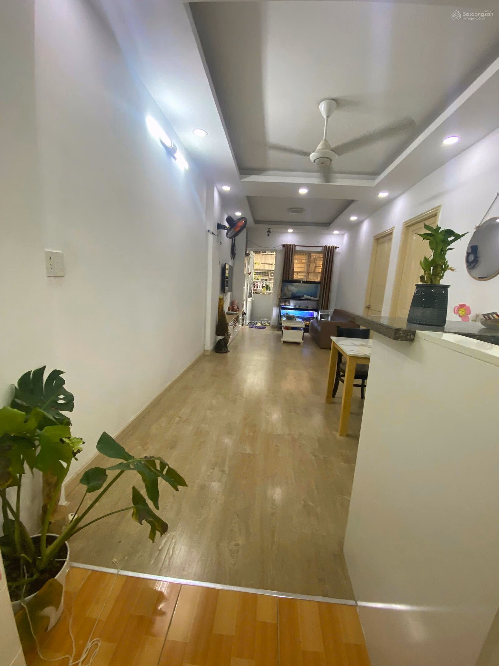 02 bedroom apartment for sale, 4th floor, beautiful view of Landmark 81 (with elevator)