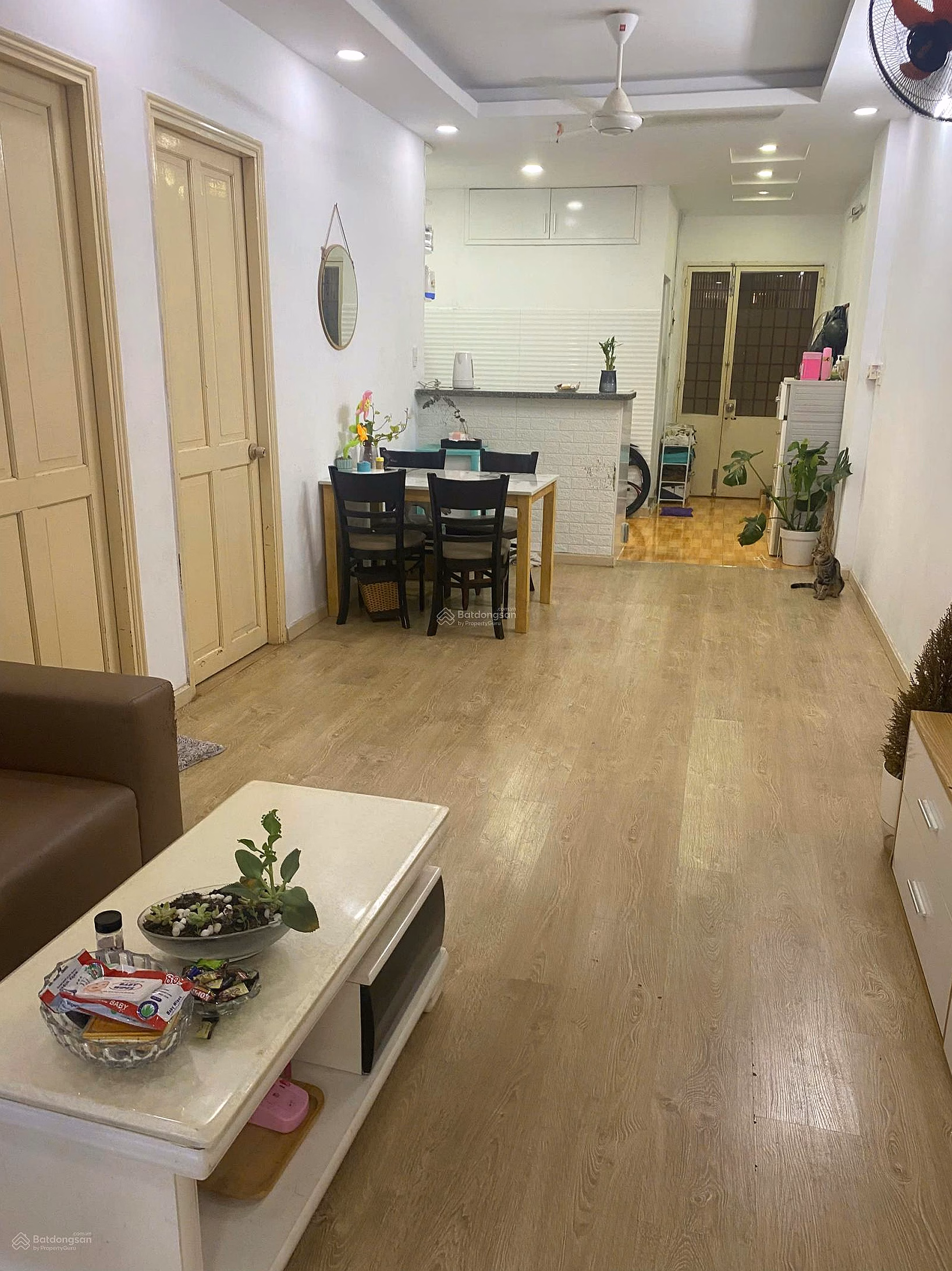 02 bedroom apartment for sale, 4th floor, beautiful view of Landmark 81 (with elevator)