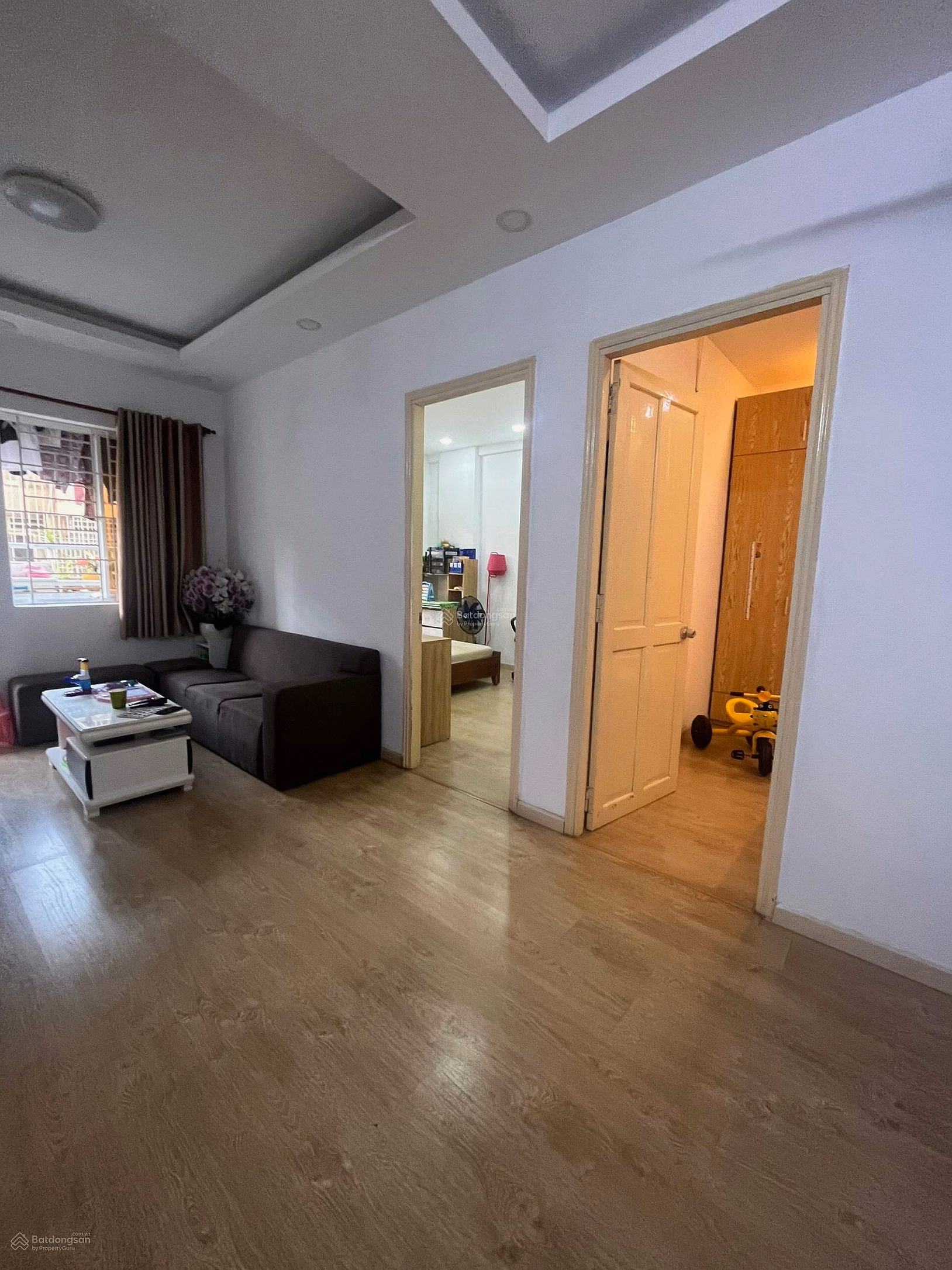 02 bedroom apartment for sale, 4th floor, beautiful view of Landmark 81 (with elevator)