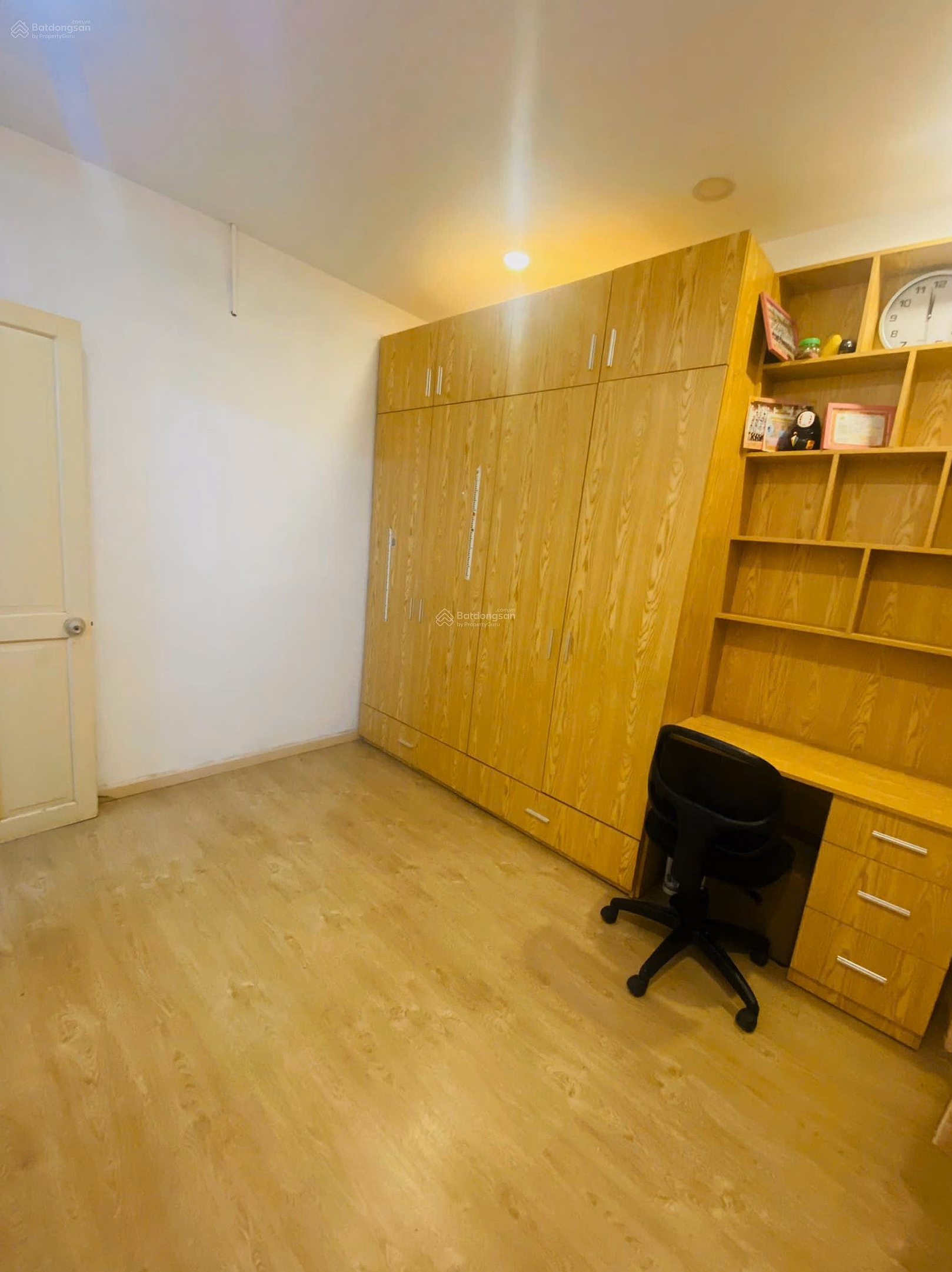 02 bedroom apartment for sale, 4th floor, beautiful view of Landmark 81 (with elevator)