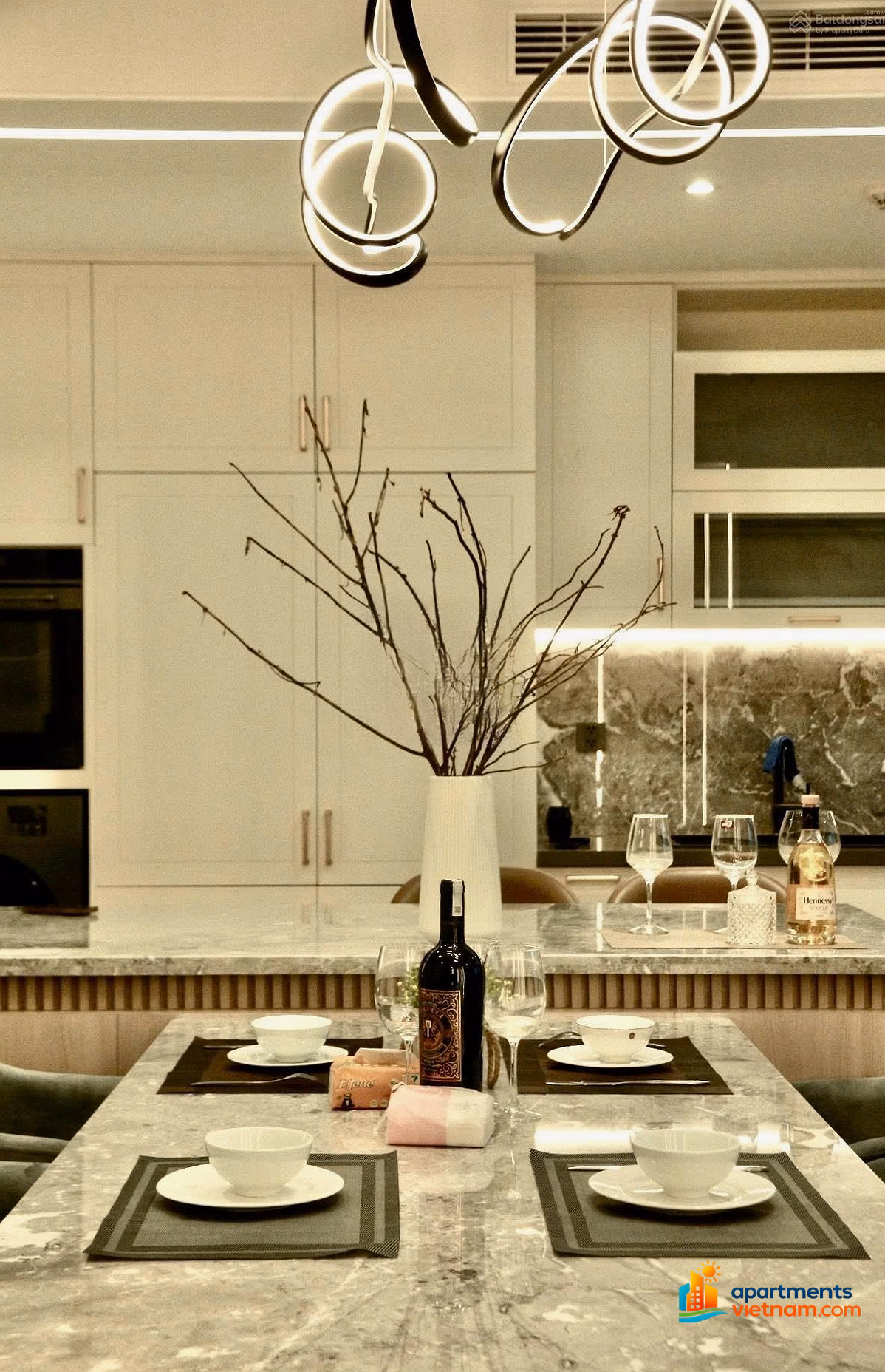 Luxury 3 bedroom+ fully furnished apartment for rent at Epic Tower