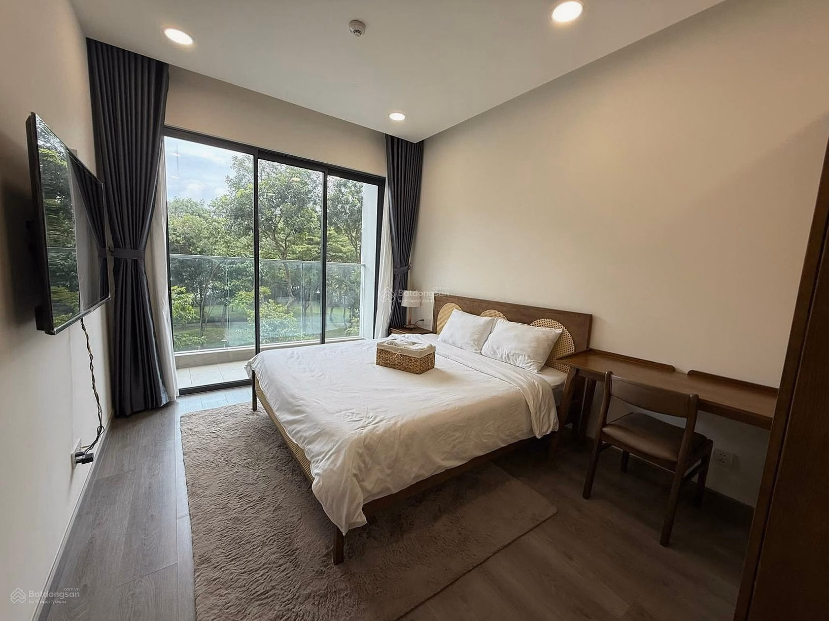 DIAMOND CENTERY 3-BR APARTMENT FOR SALE AT GOOD PRICE WITH PINK BOOK