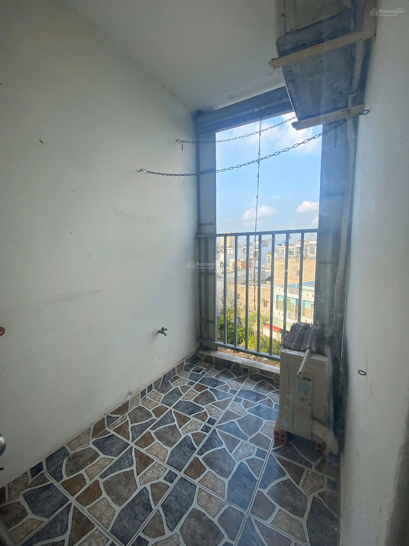Apartment 312 Lac Long Quan for sale price 3.45 billion, 65m2, 2 bedrooms see house directly