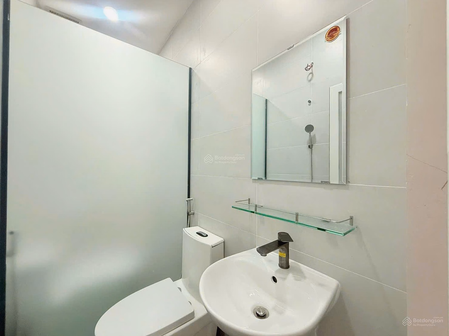 OWNER FOR SELLING BEAUTIFUL NEW LAC LONG QUAN APARTMENT Q11 45M² (2BRs/2WCs) 2.55 BILLION (NO BROKERAGE)