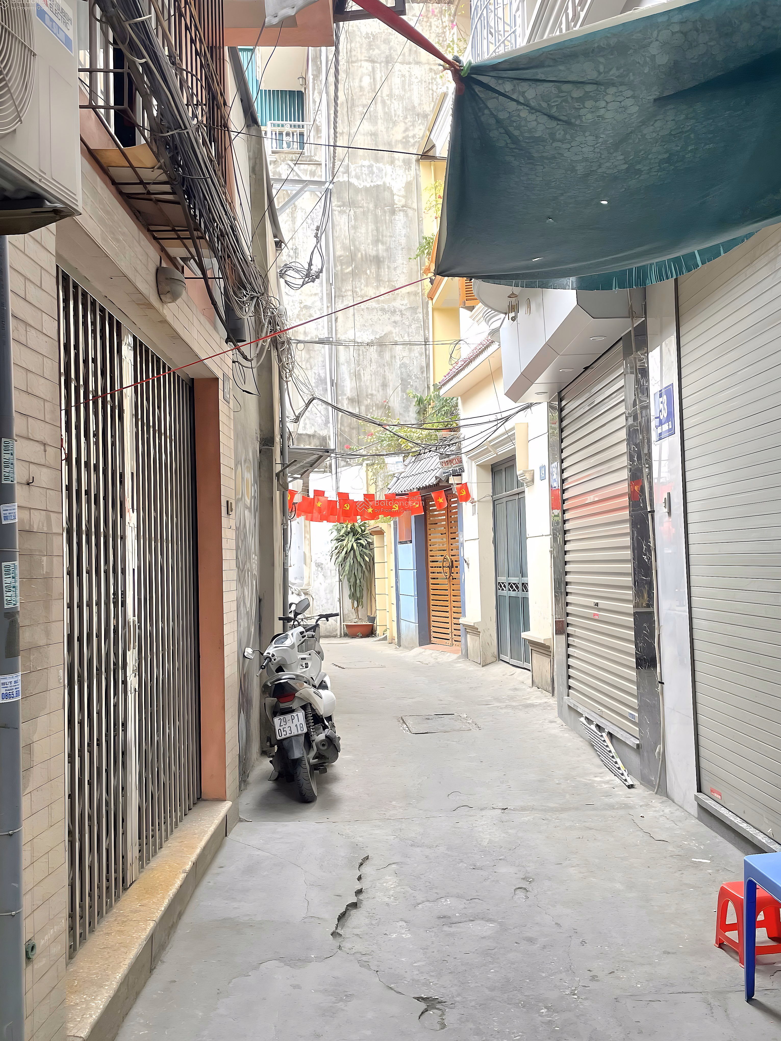House for sale on a clear alley, red book by owner (no planning involved) - negotiable, good price in June