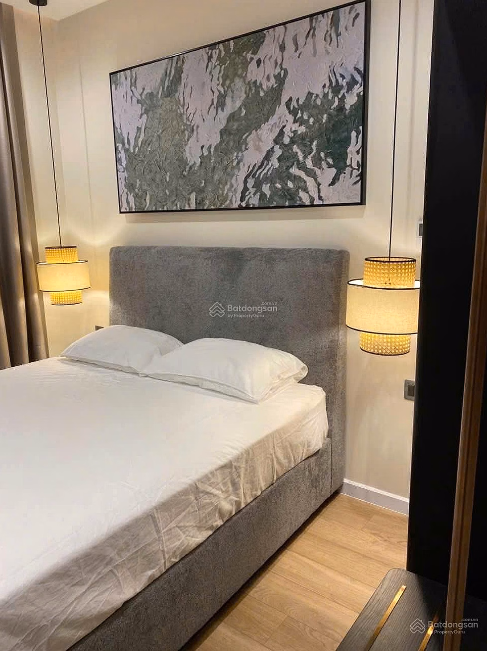 Ngon Bank, Owner urgently selling Screc Tower apartment, Nhieu Loc Ward, Pink book, 81m2, corner apartment with 2 balconies